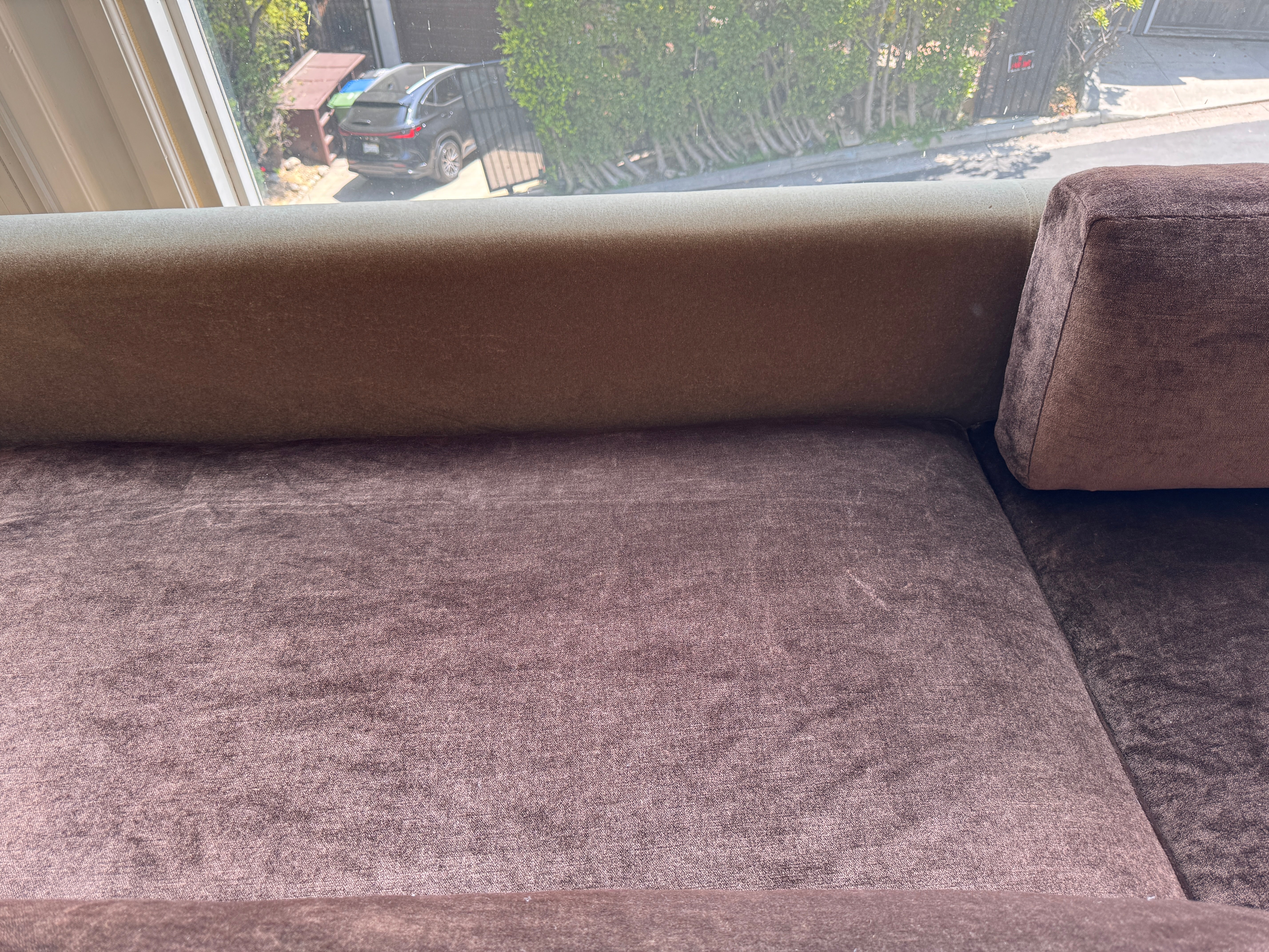 AF2-070: Vintage Mid Century Modern Mohair Streamline Sofa Nine Feet Long