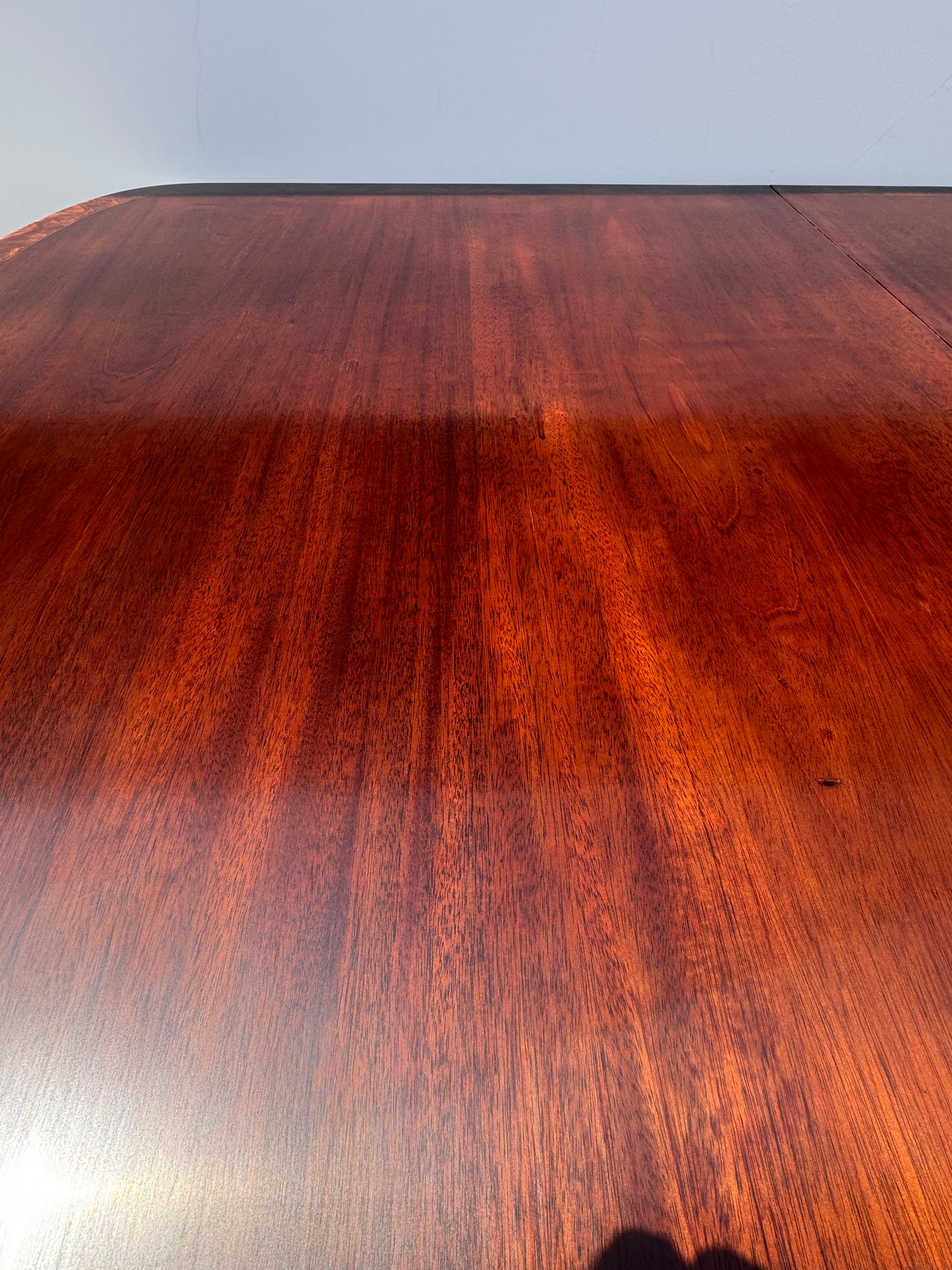 AF1-163: Restored Mahogany Cross Banded Georgian Double Pedestal Dining Table With Three Leaves