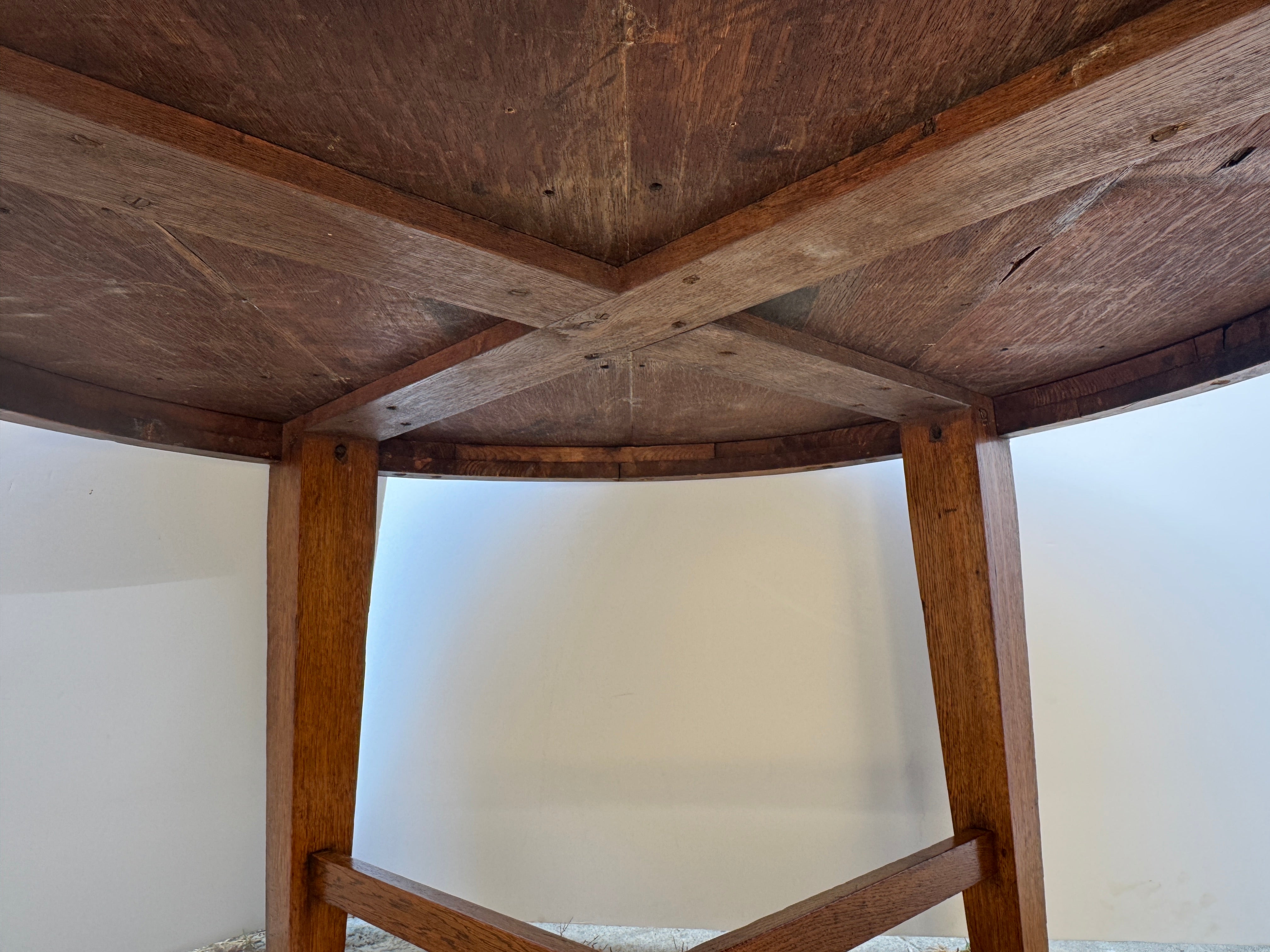 AF1-182: Antique Mission Arts & Crafts Round Quarter Sawn Oak Dining Table Early 20th Century