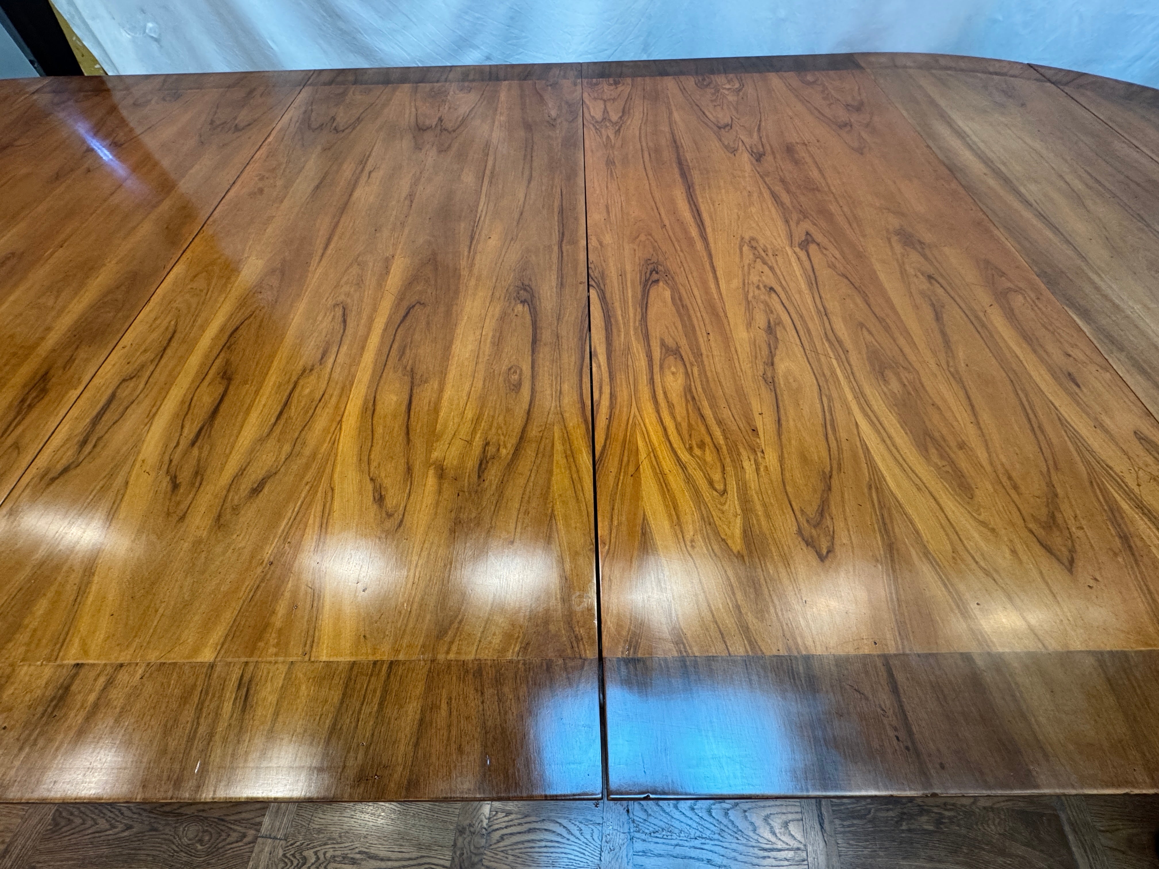 AF1-200: French Directoire Walnut Cross Banded Drop Leaf Extension Dining Table 20th Century
