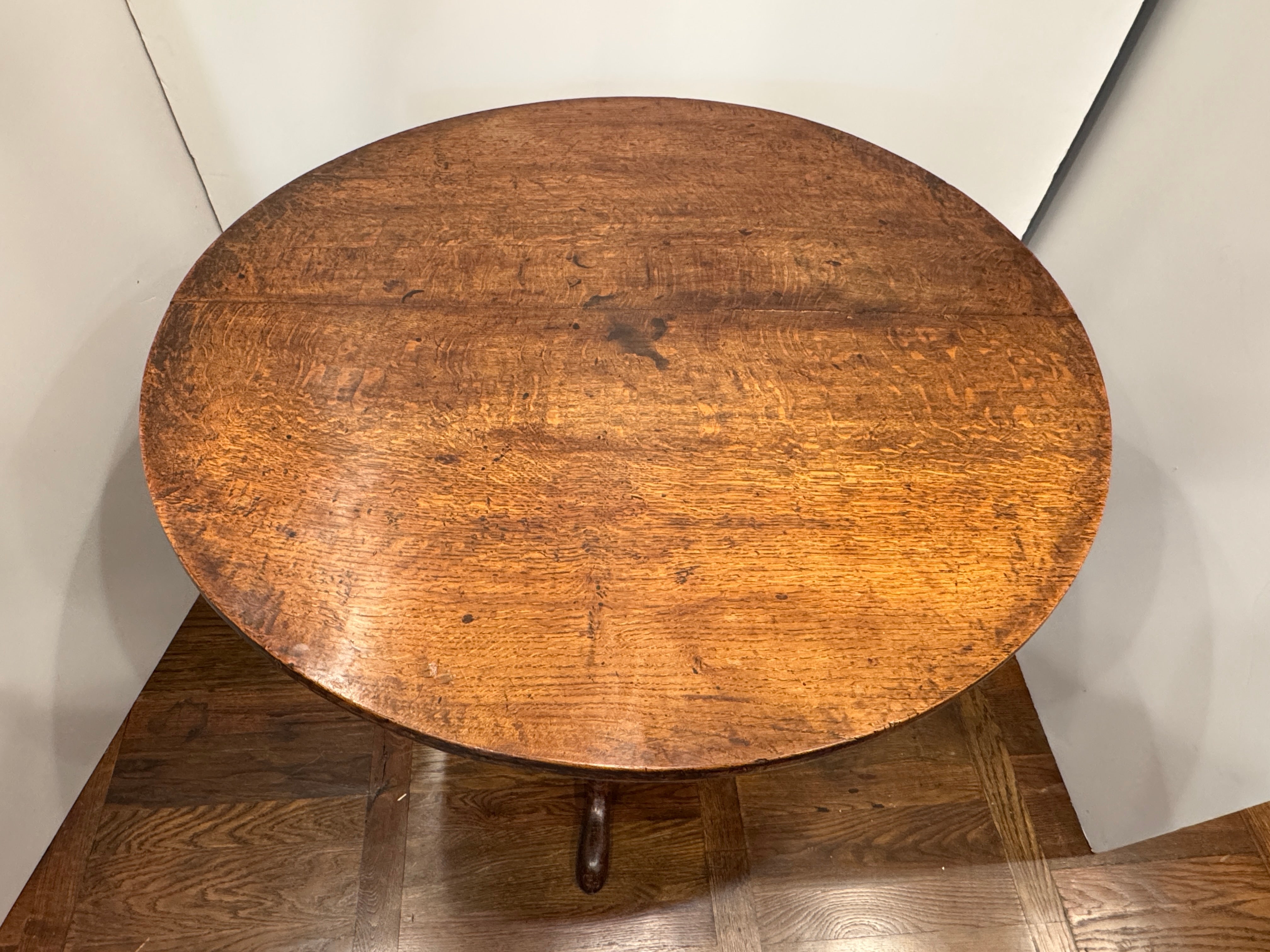 AF1-439: Antique George III Quarter Sawn Oak Tripod Table With Birdcage Late 18th Century