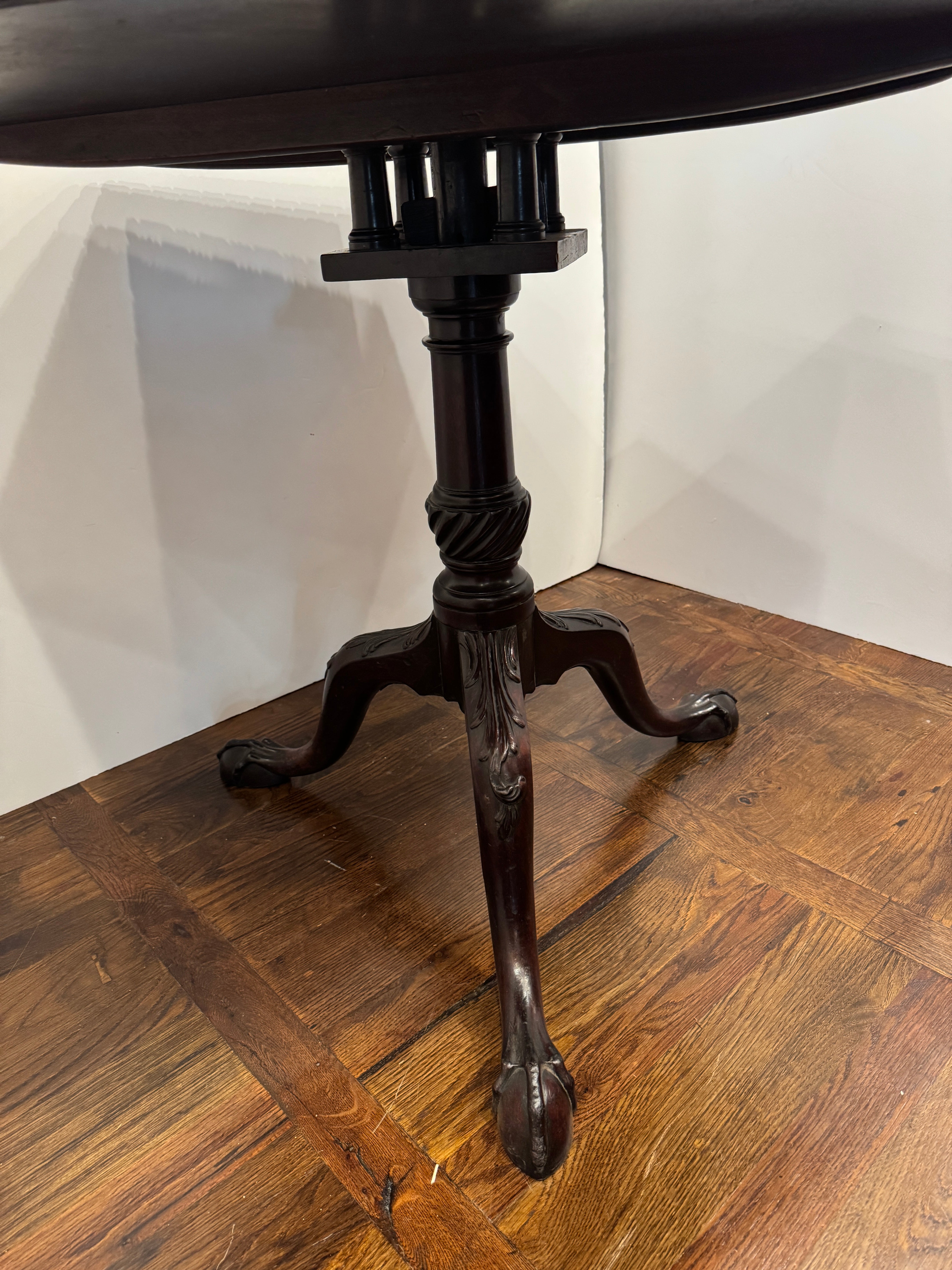 AF1-438: Antique George III Mahogany Tripod Table Late 18th Century