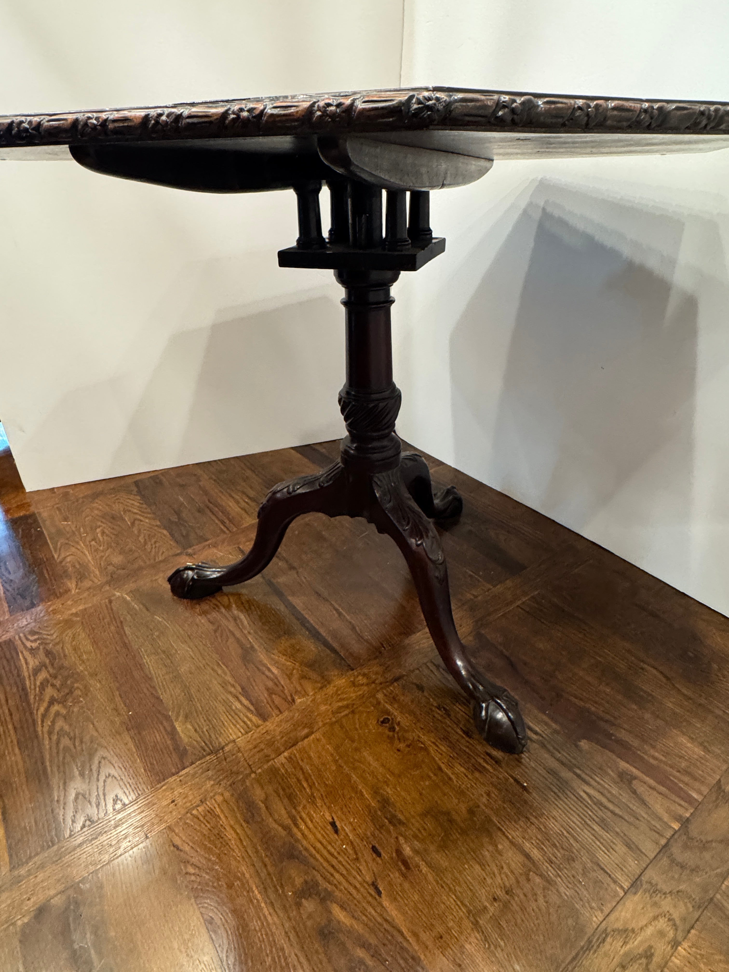 AF1-438: Antique George III Mahogany Tripod Table Late 18th Century