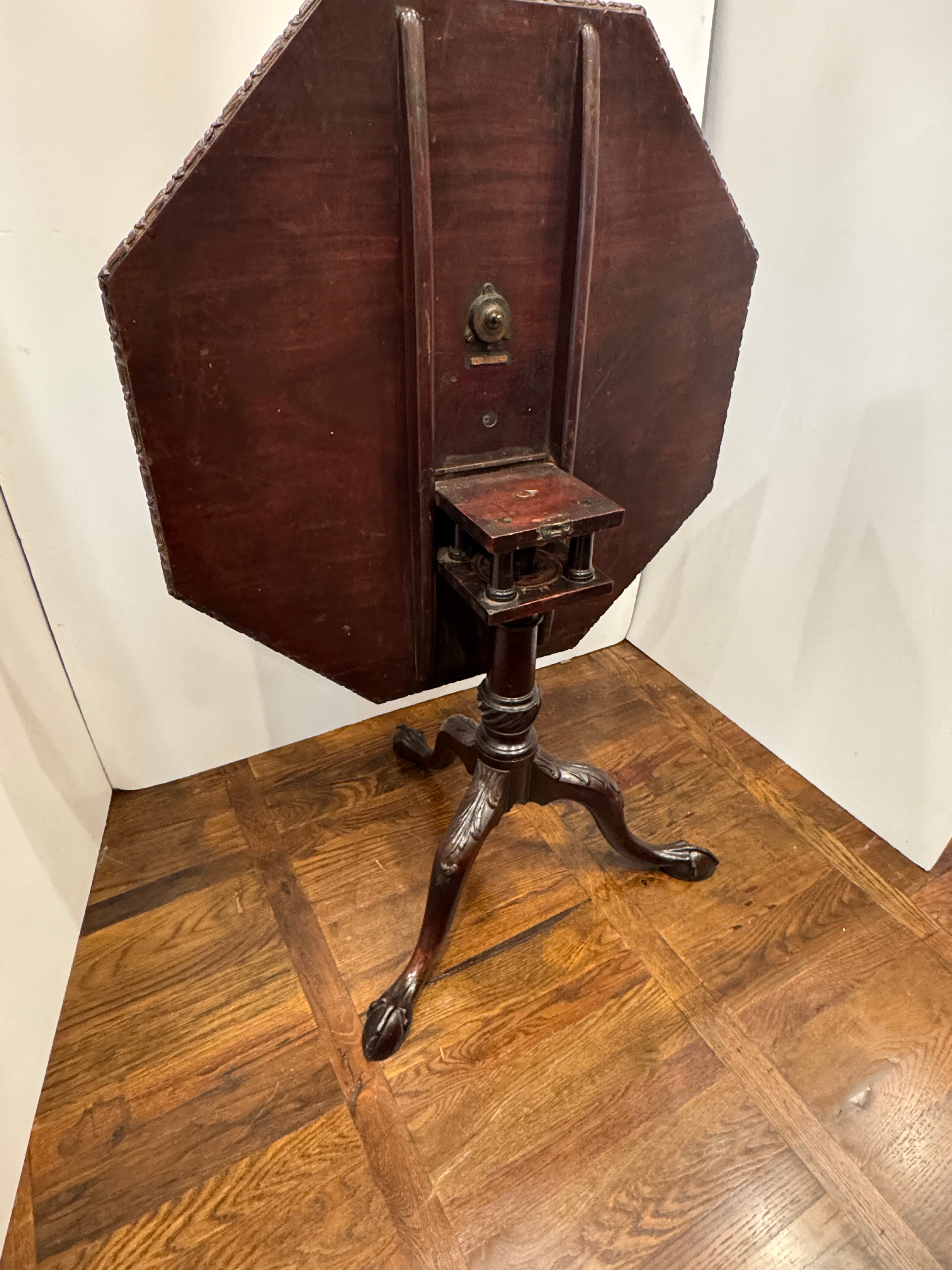 AF1-438: Antique George III Mahogany Tripod Table Late 18th Century