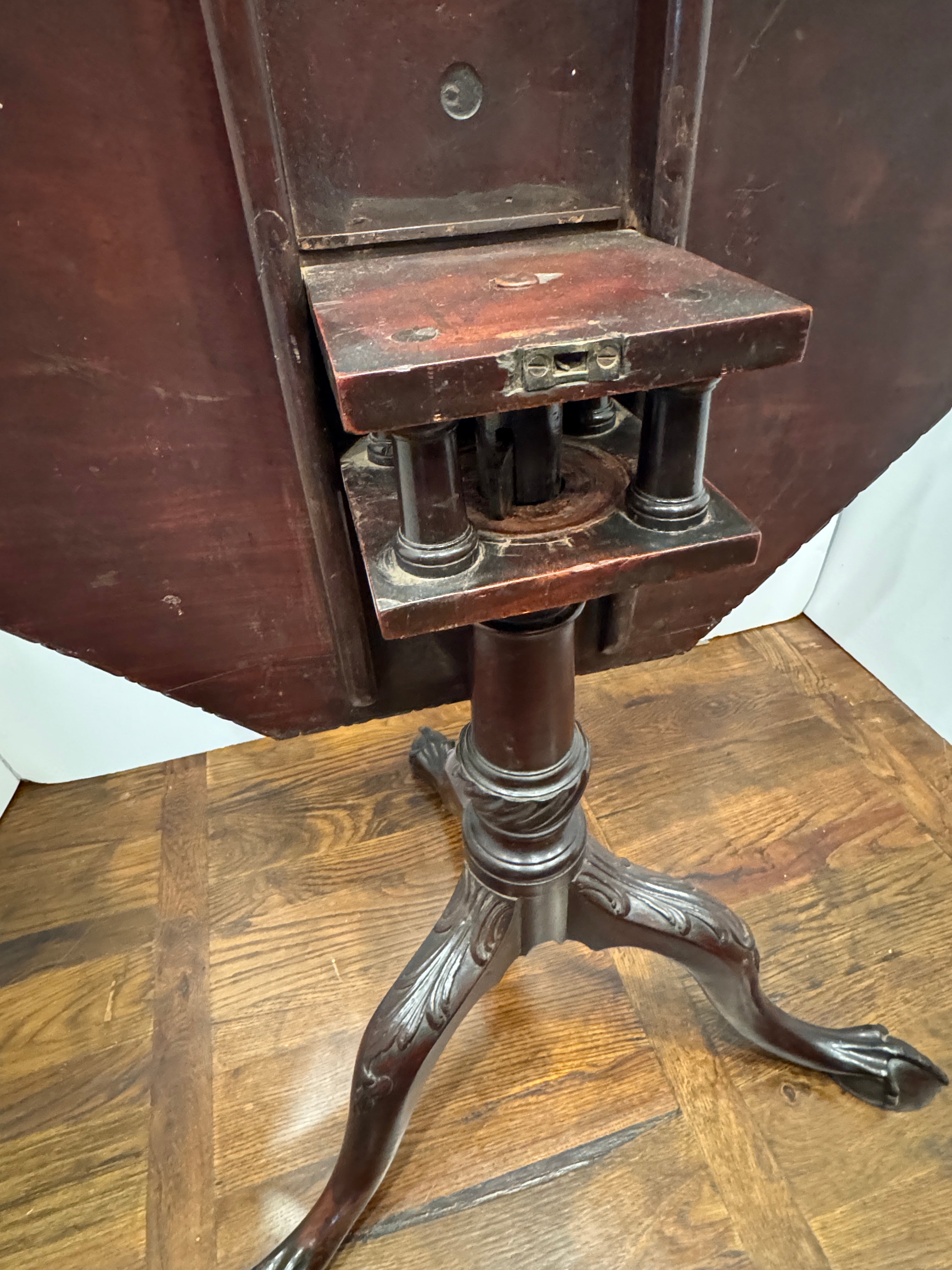 AF1-438: Antique George III Mahogany Tripod Table Late 18th Century