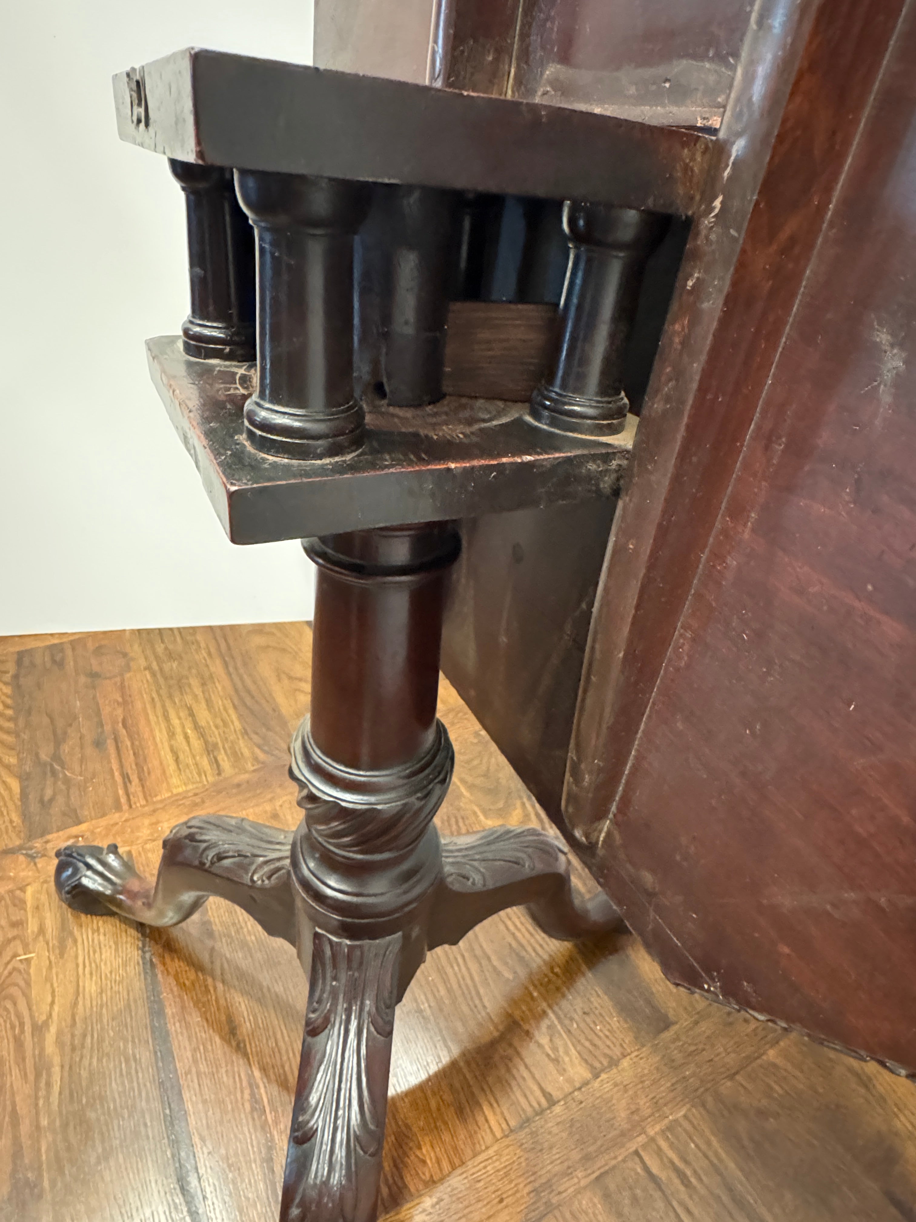 AF1-438: Antique George III Mahogany Tripod Table Late 18th Century