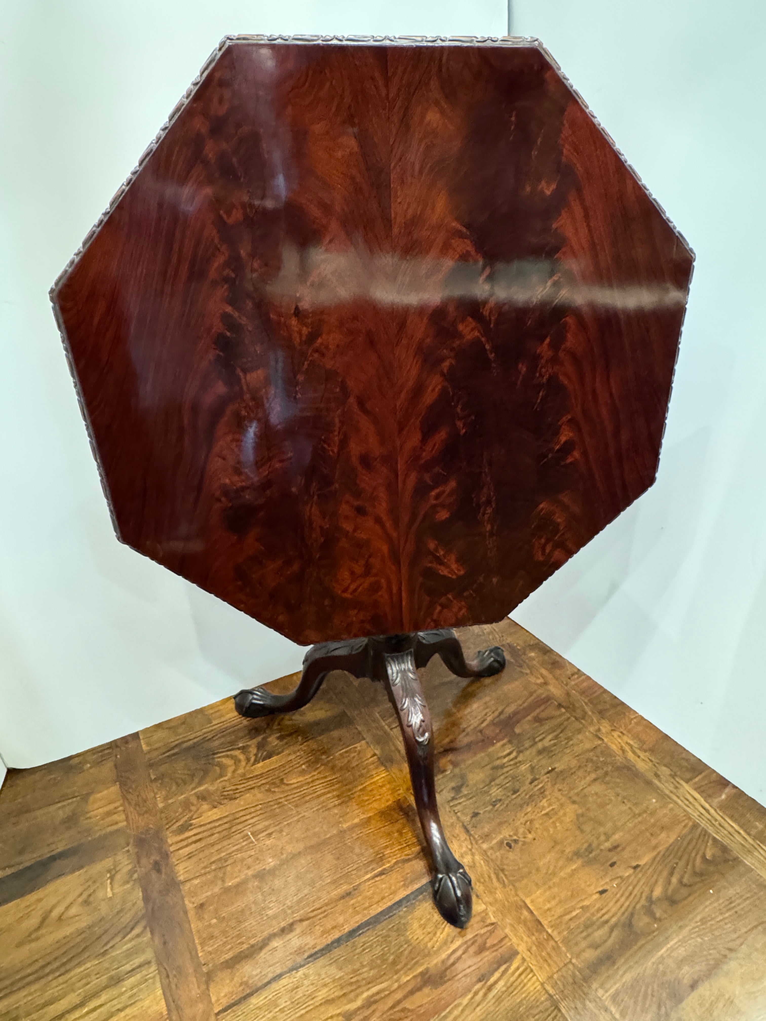 AF1-438: Antique George III Mahogany Tripod Table Late 18th Century