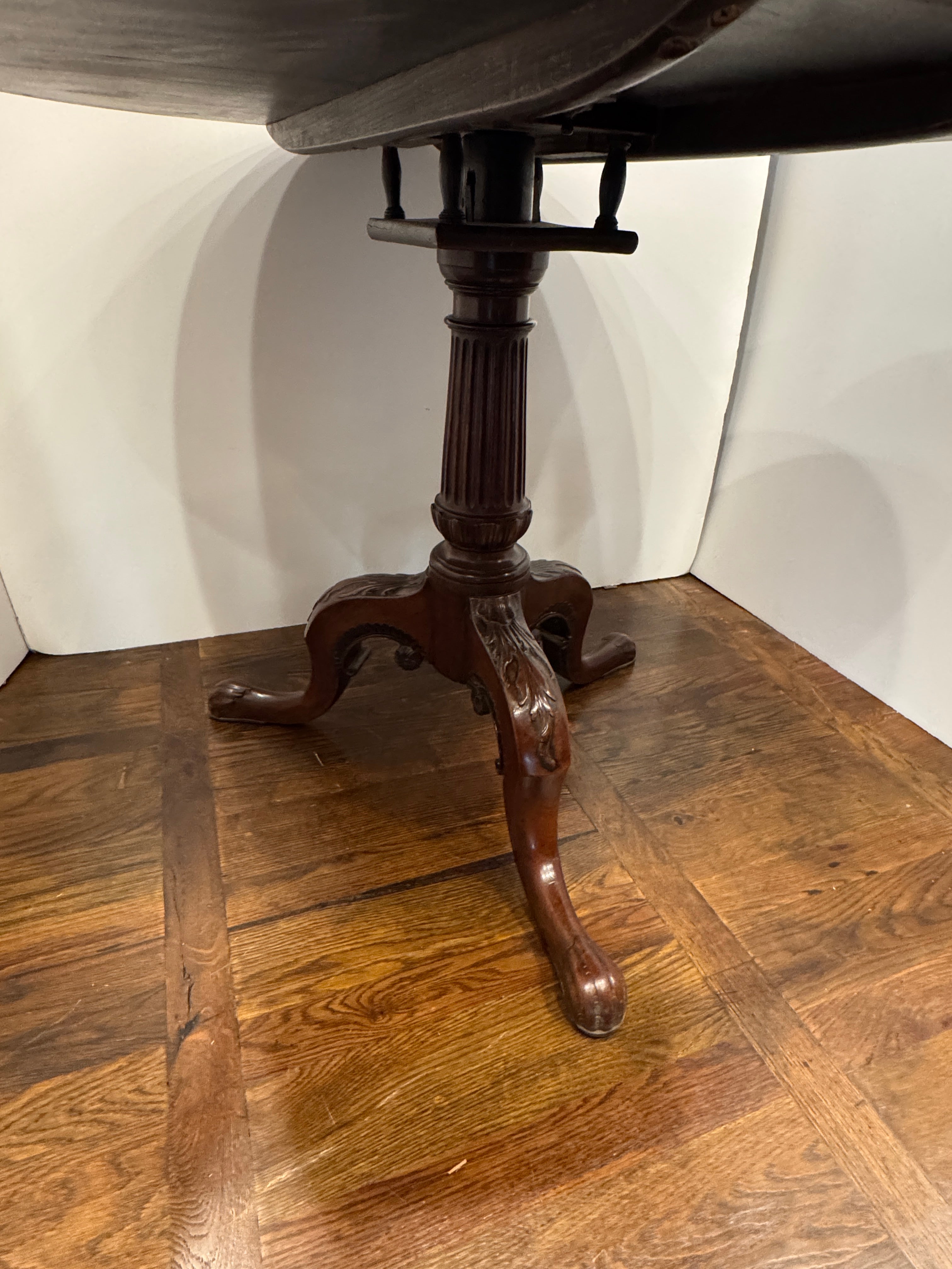 AF1-433: Antique George III Mahogany Tilt Top Tripod Table Early 19th Century