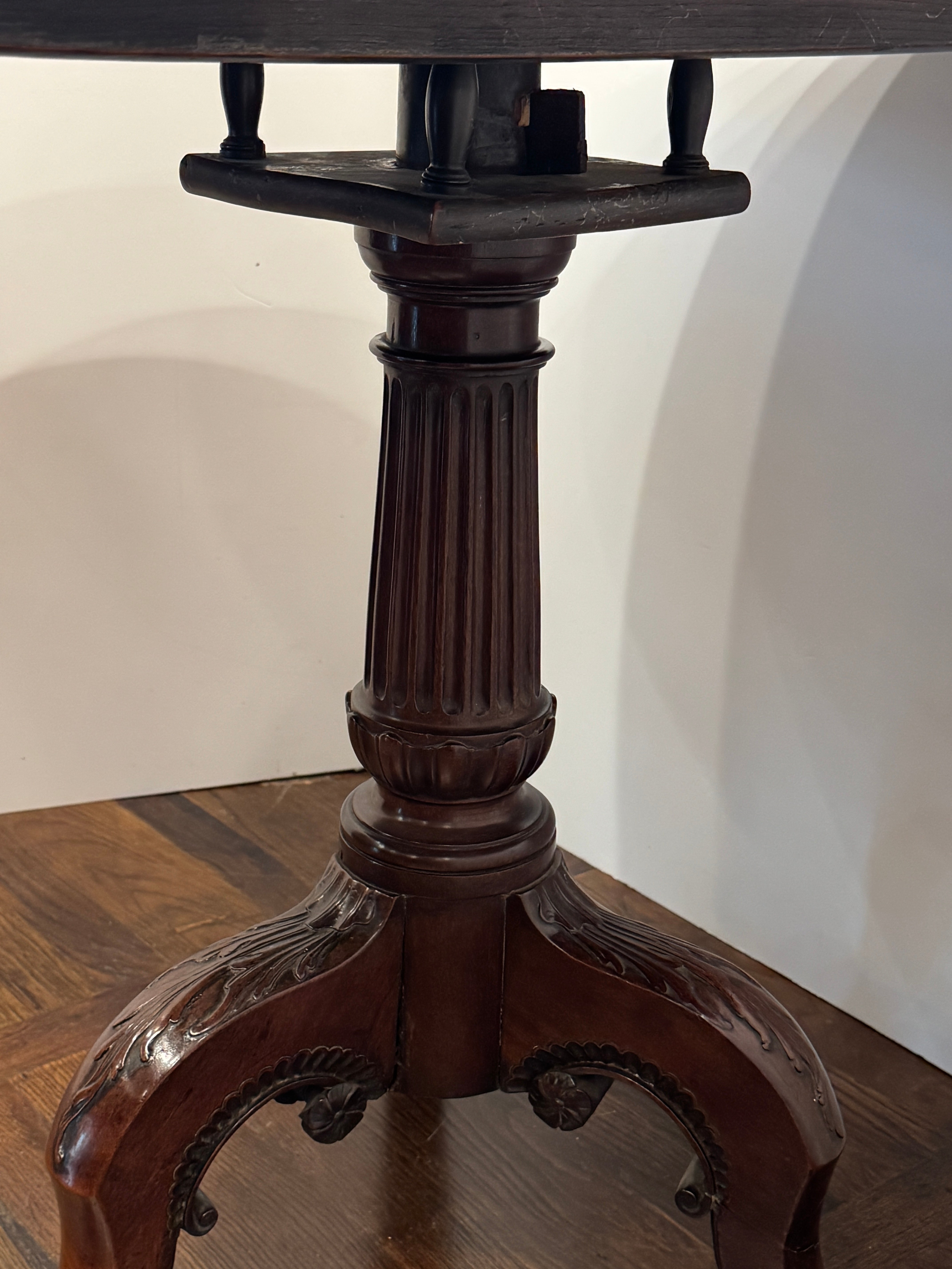 AF1-433: Antique George III Mahogany Tilt Top Tripod Table Early 19th Century
