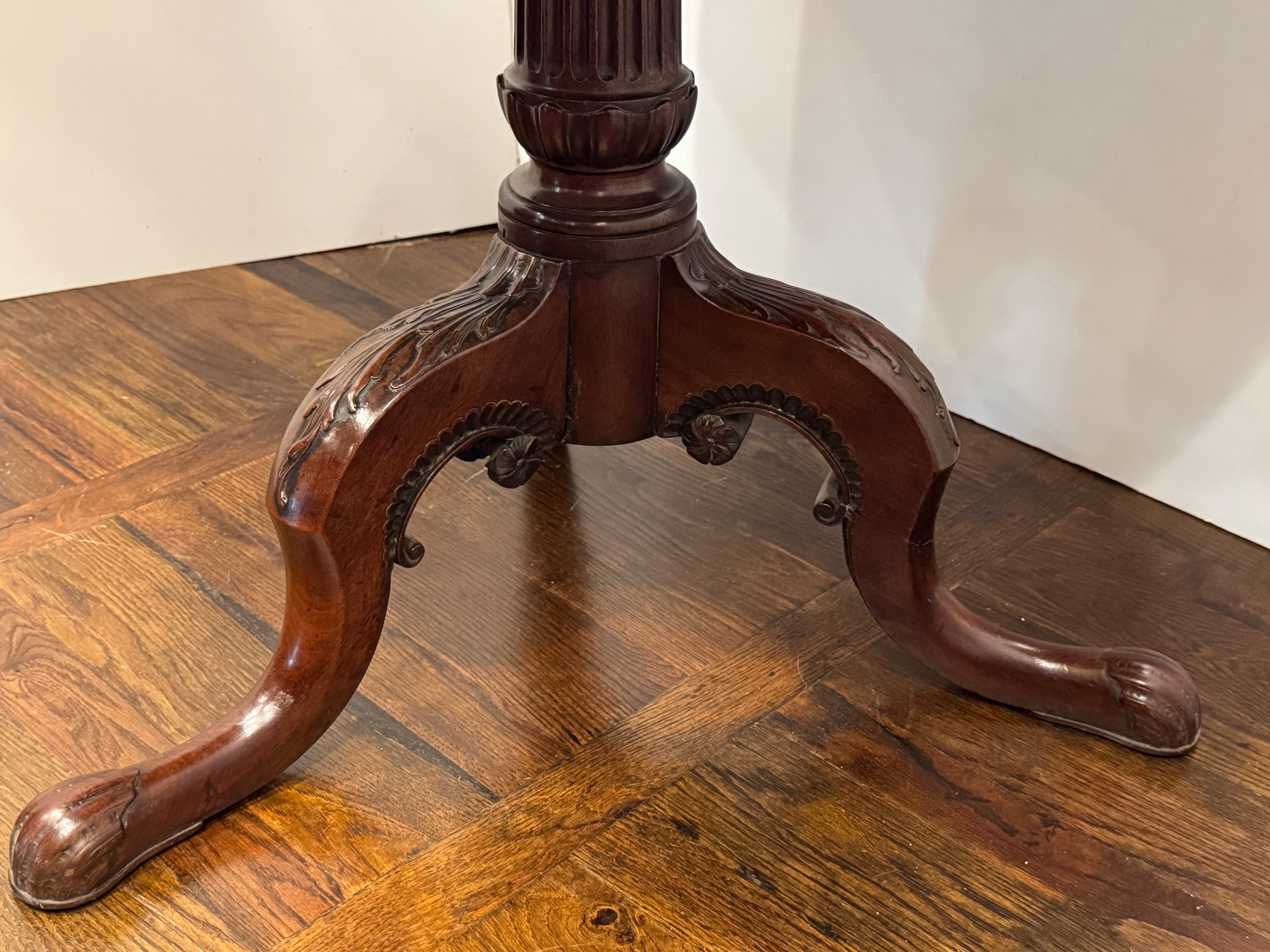 AF1-433: Antique George III Mahogany Tilt Top Tripod Table Early 19th Century