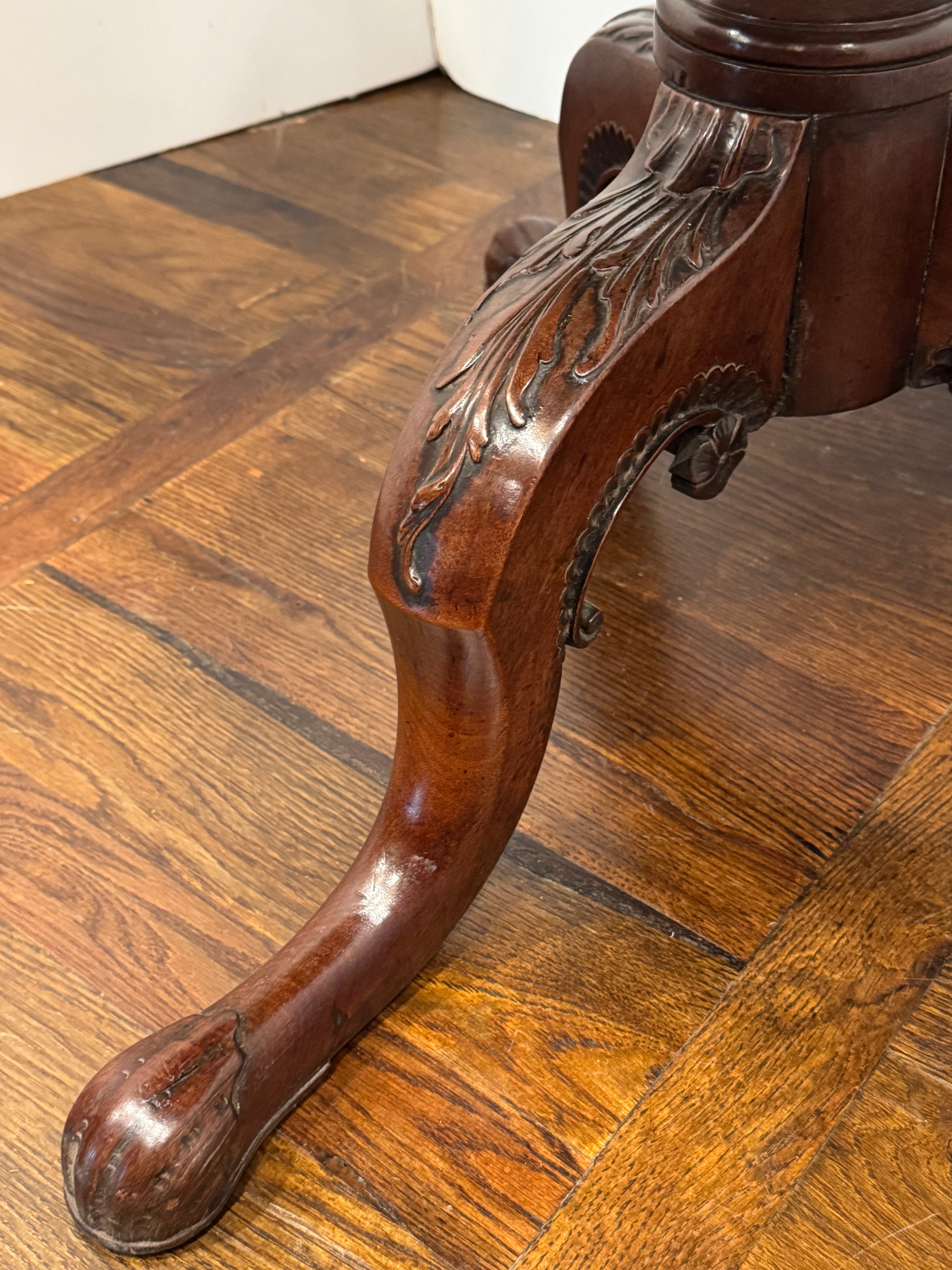 AF1-433: Antique George III Mahogany Tilt Top Tripod Table Early 19th Century