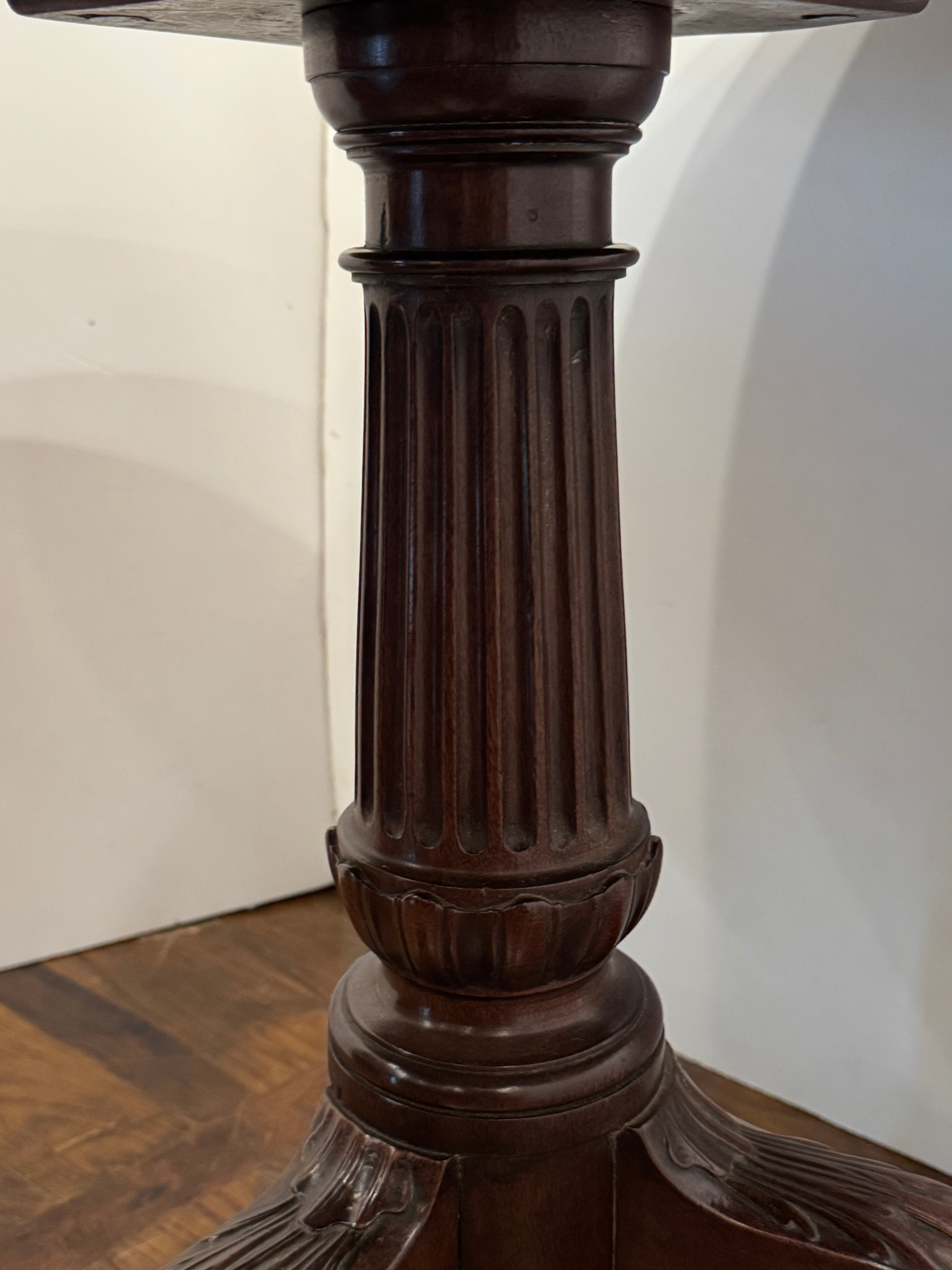 AF1-433: Antique George III Mahogany Tilt Top Tripod Table Early 19th Century