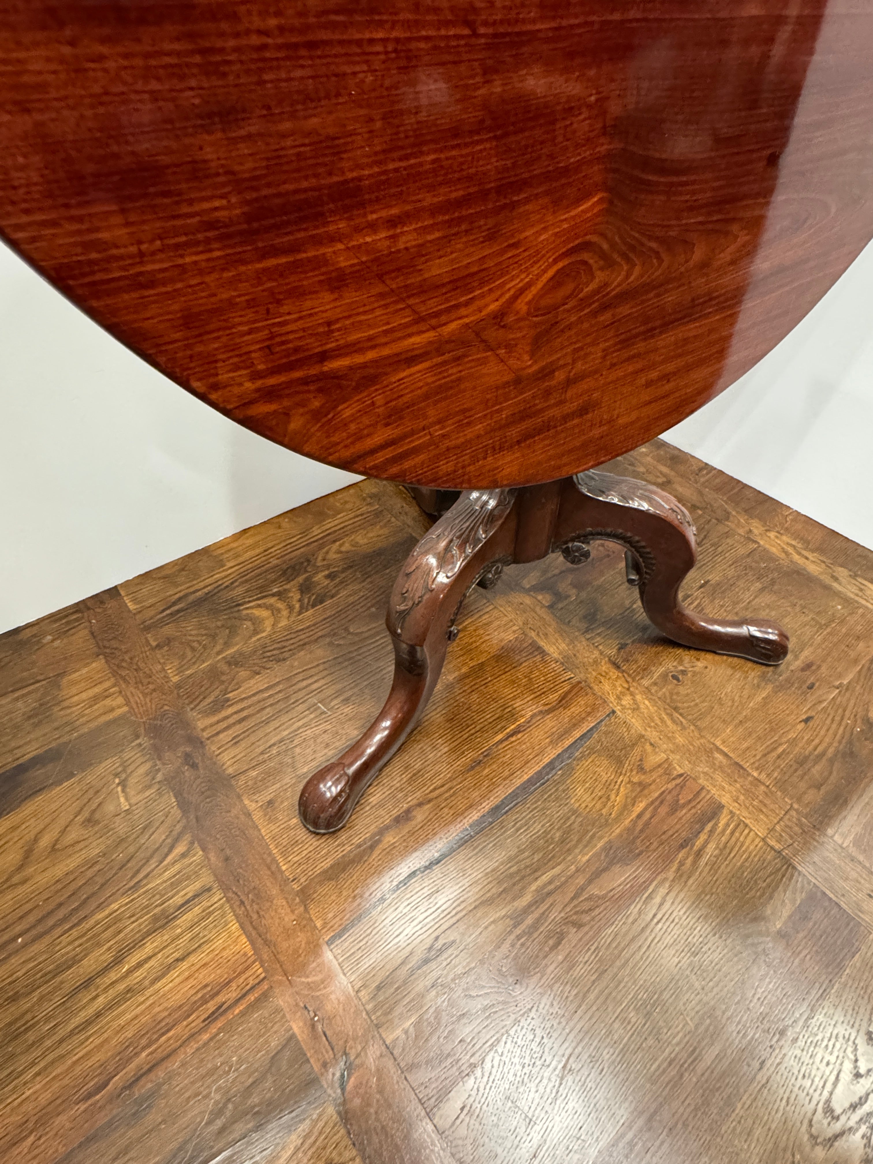 AF1-433: Antique George III Mahogany Tilt Top Tripod Table Early 19th Century