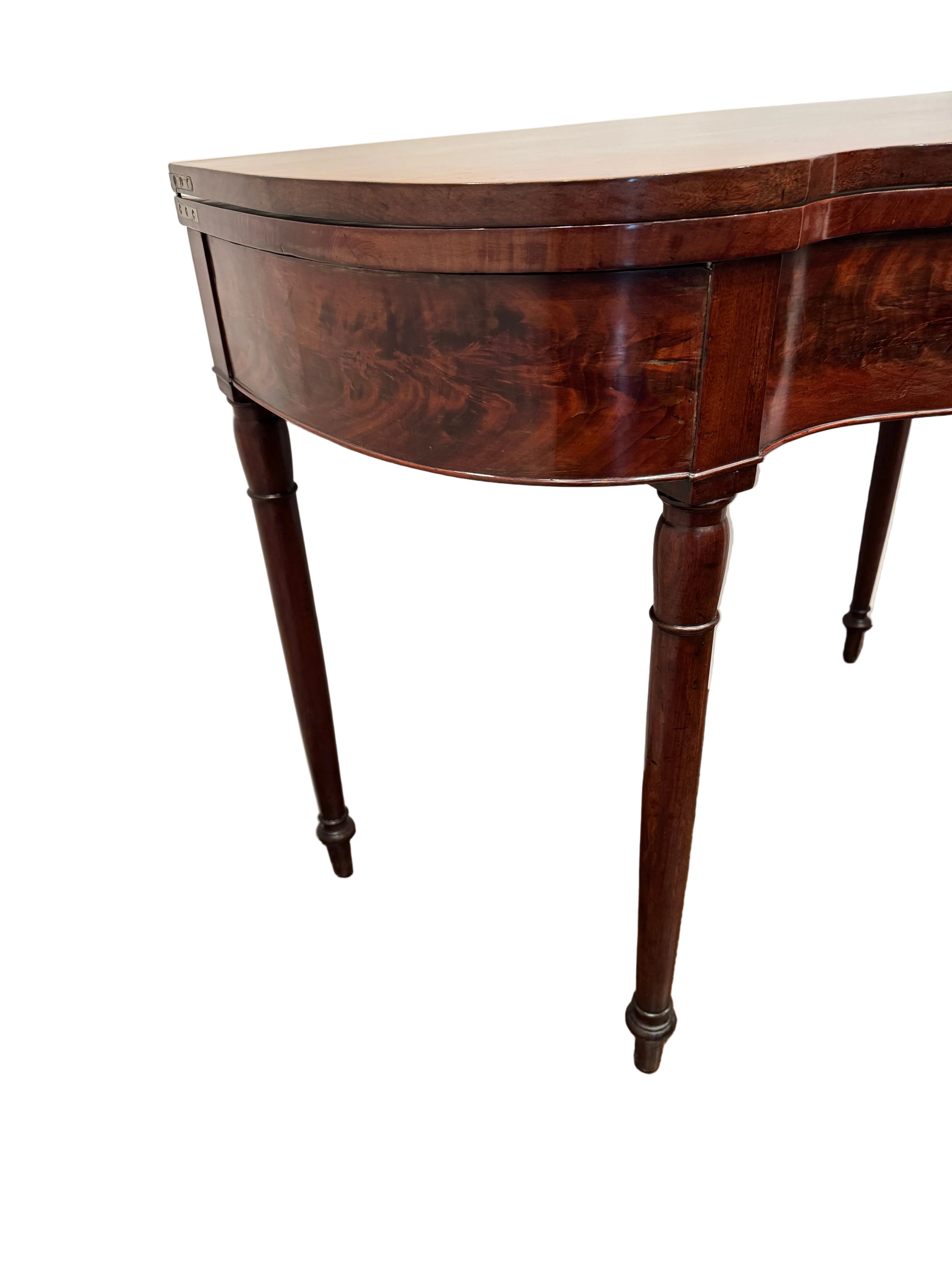 AF1-142: Antique American Sheraton Mahogany Serpentine Flip Top Card Table, Boston Circa 1800