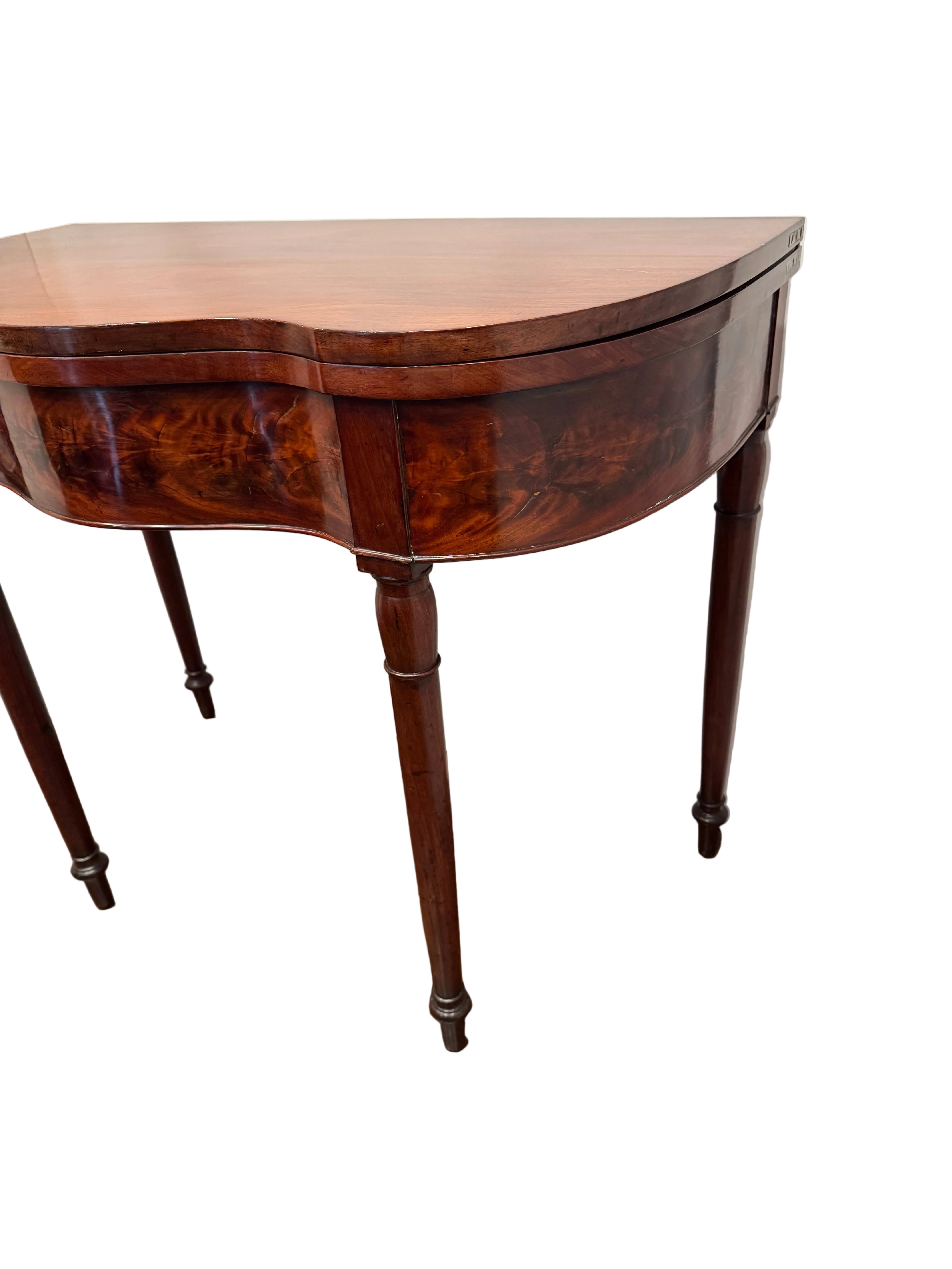 AF1-142: Antique American Sheraton Mahogany Serpentine Flip Top Card Table, Boston Circa 1800