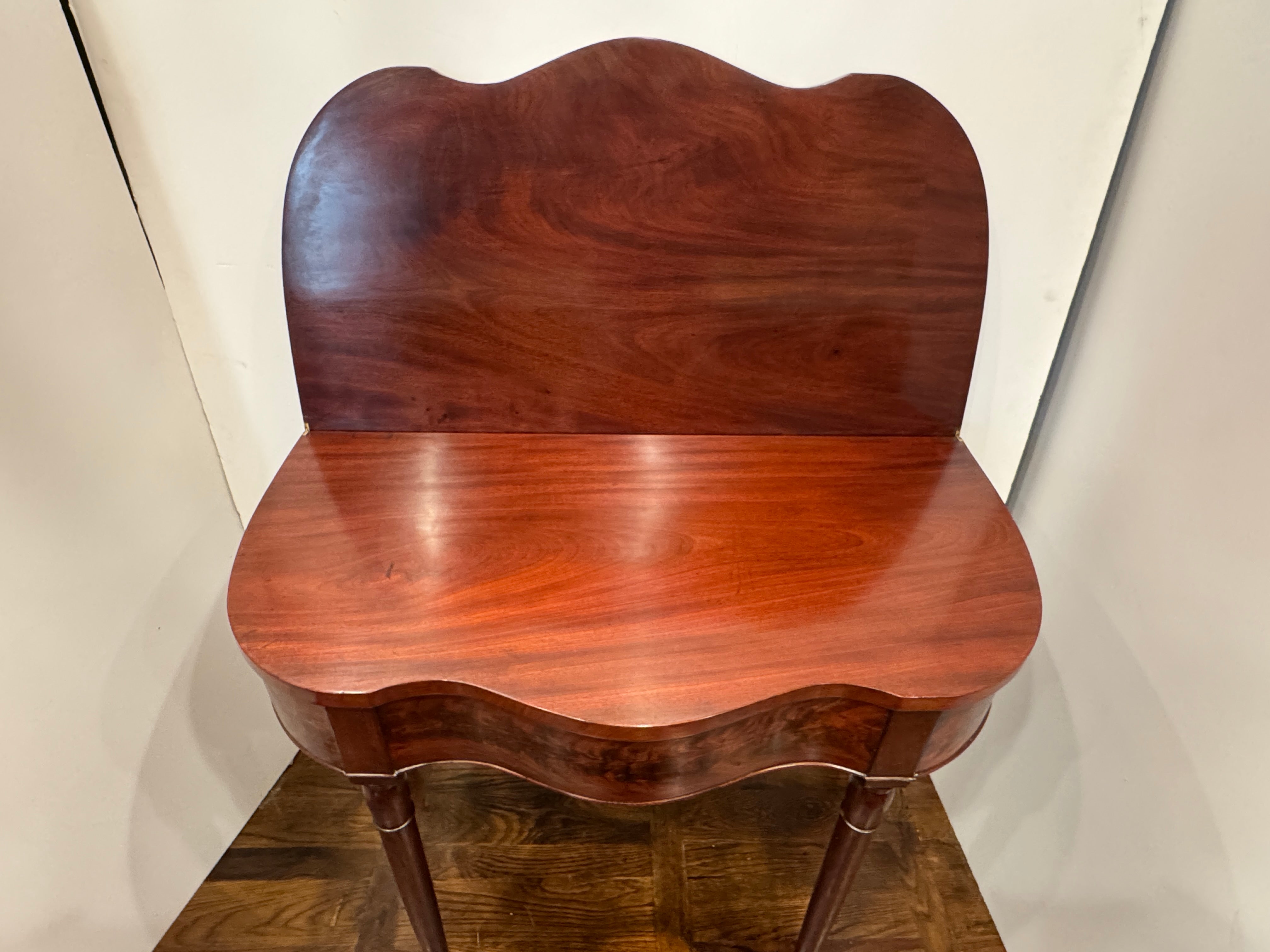 AF1-142: Antique American Sheraton Mahogany Serpentine Flip Top Card Table, Boston Circa 1800