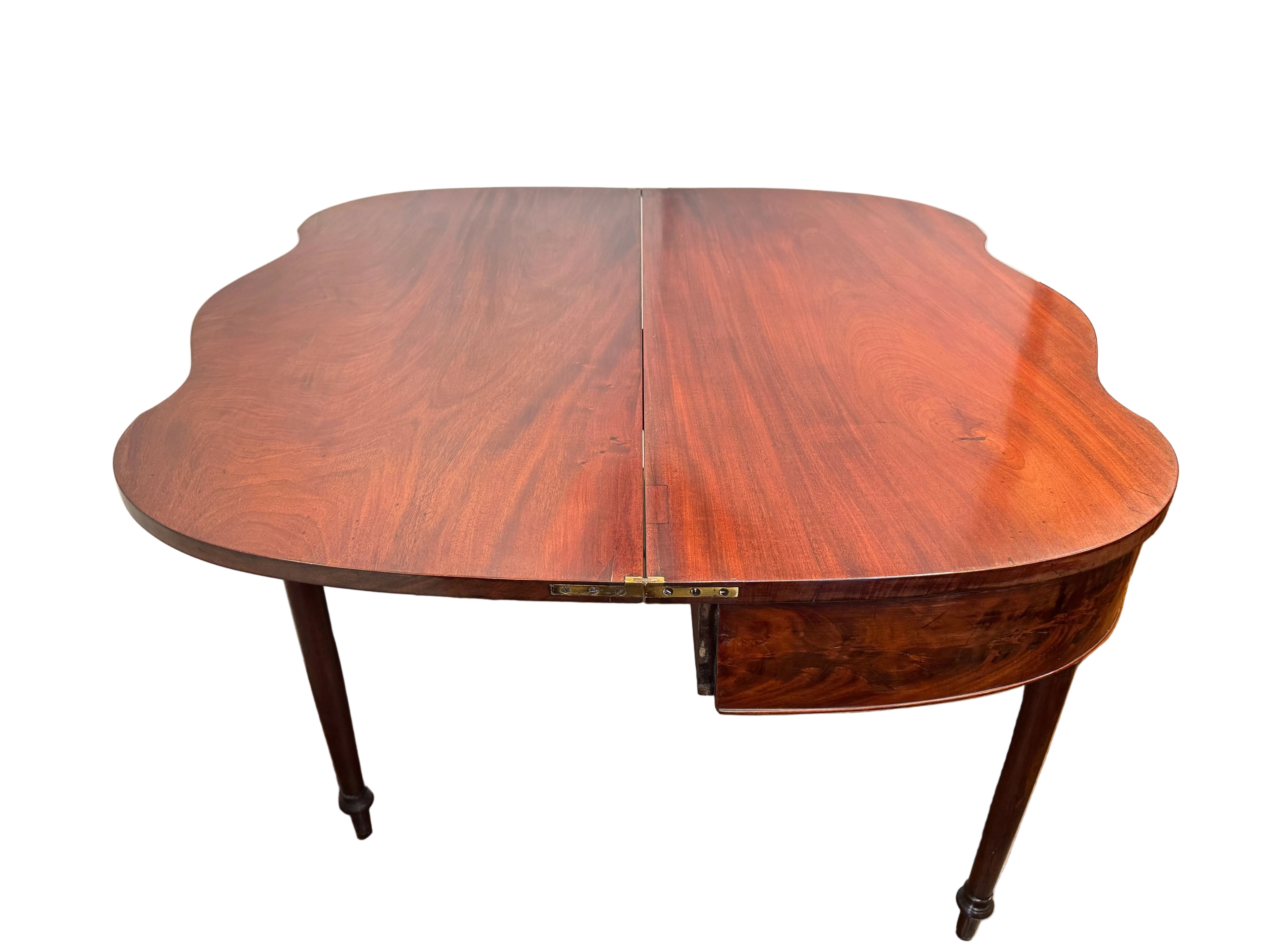 AF1-142: Antique American Sheraton Mahogany Serpentine Flip Top Card Table, Boston Circa 1800