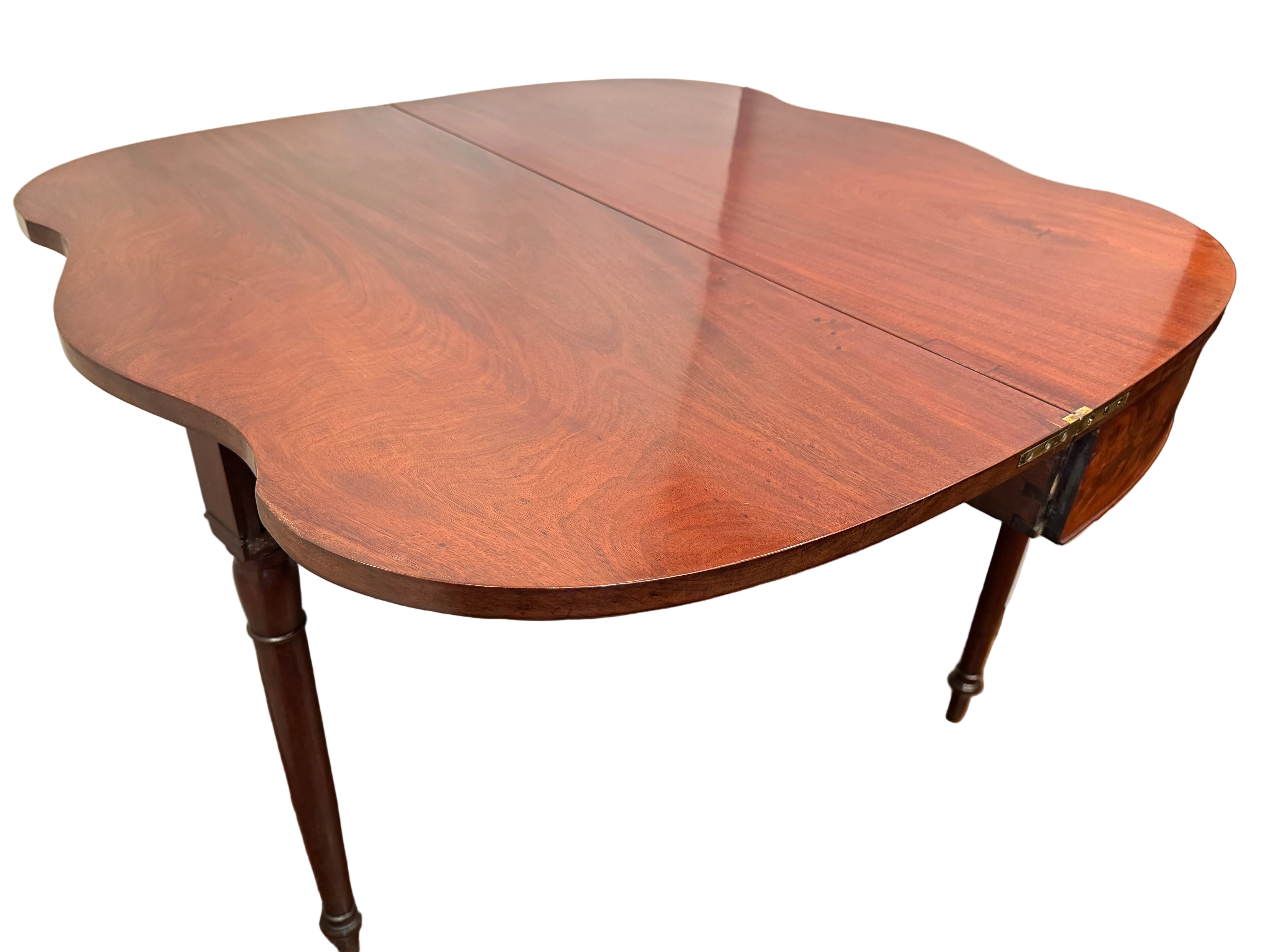 AF1-142: Antique American Sheraton Mahogany Serpentine Flip Top Card Table, Boston Circa 1800
