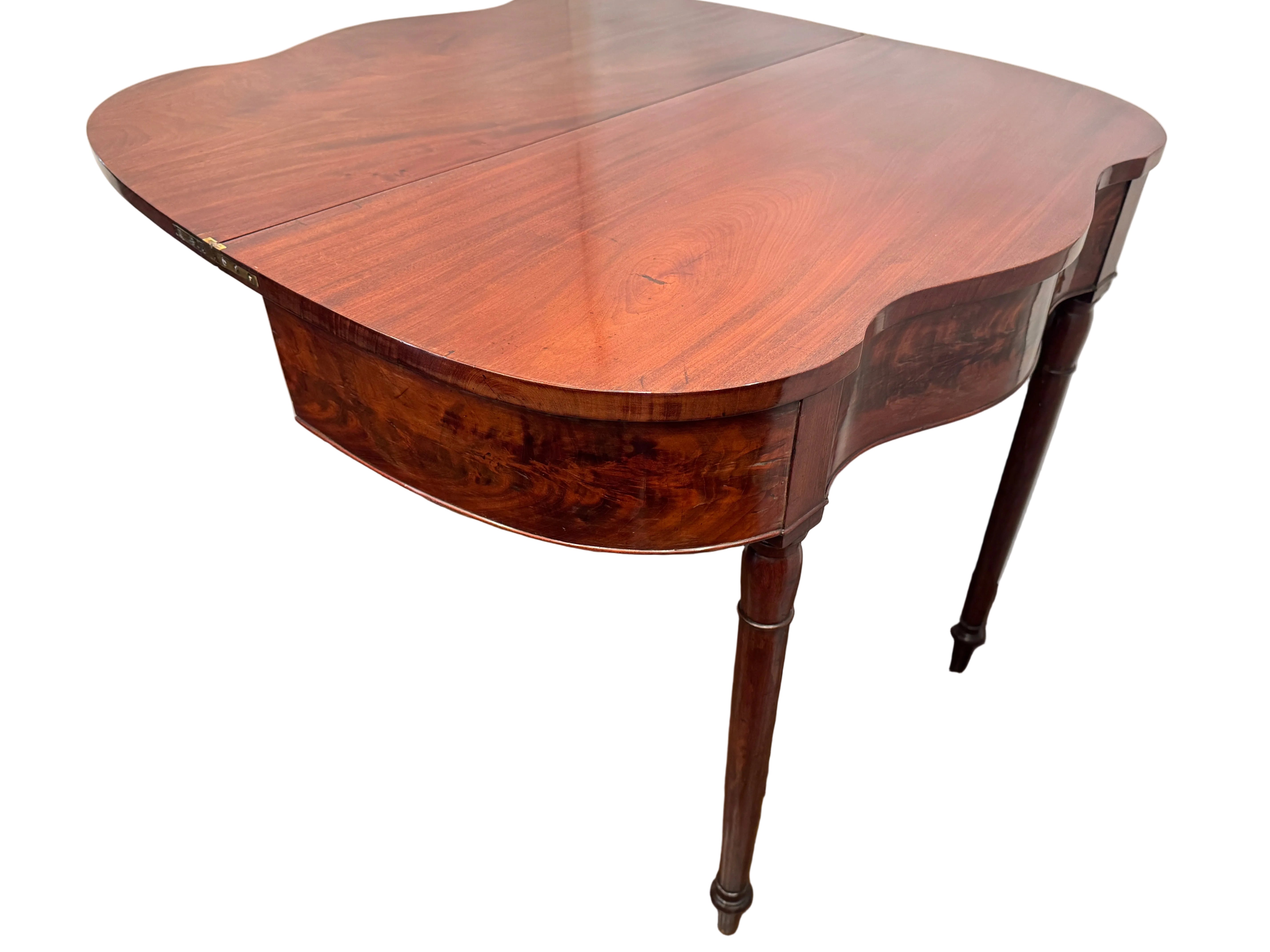 AF1-142: Antique American Sheraton Mahogany Serpentine Flip Top Card Table, Boston Circa 1800