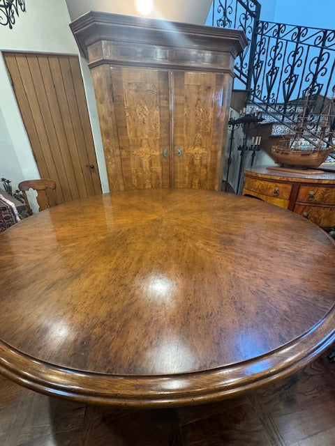 AF1-356: Therien Studio Workshops Large Walnut Circular Dining Table Late 20th Century