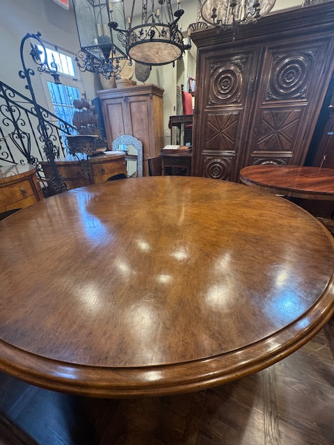 AF1-356: Therien Studio Workshops Large Walnut Circular Dining Table Late 20th Century
