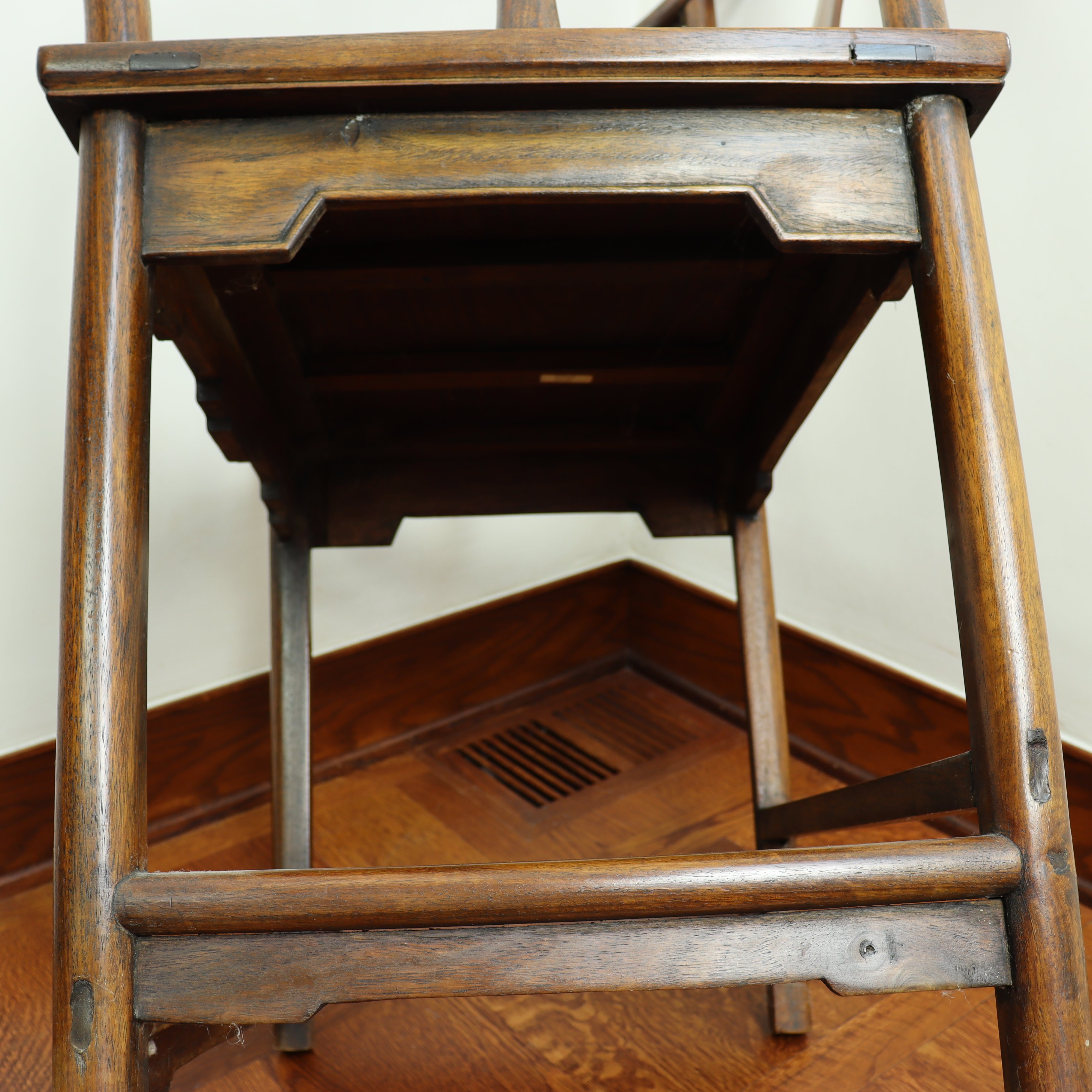 AF2-219: Antique Late 19th Century Chinese Hardwood Horseshoe Chair