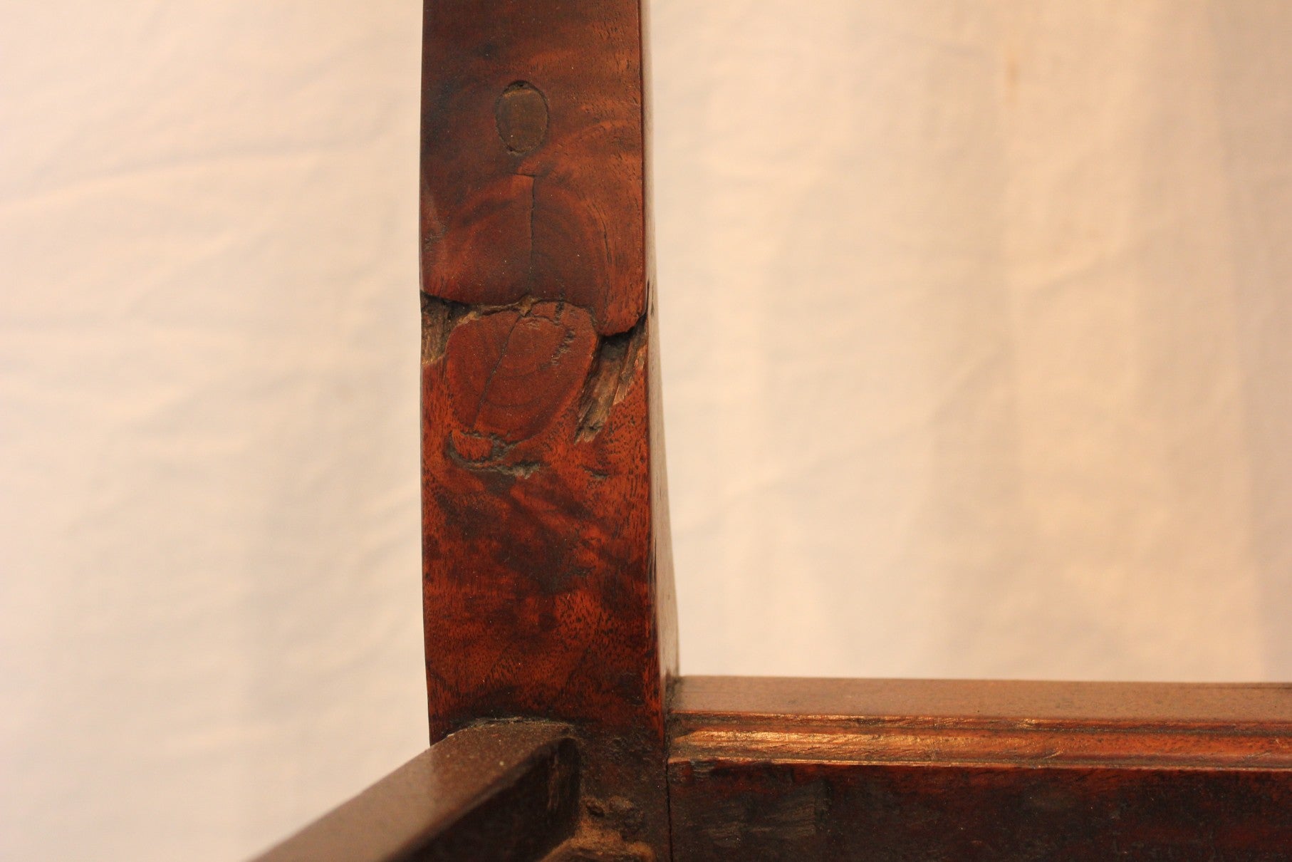 AF2-232: Antique Early 19th Century American Federal Walnut Chippendale Arm Chair