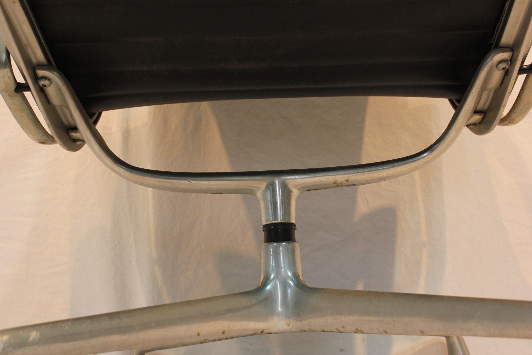 AF2-264: Vintage Herman Miller Eames Aluminum Lounge Chair