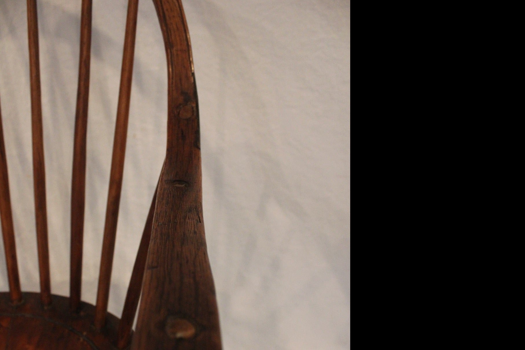 AF2-601: Antique 18th Century American Continuous Arm Windsor Chair