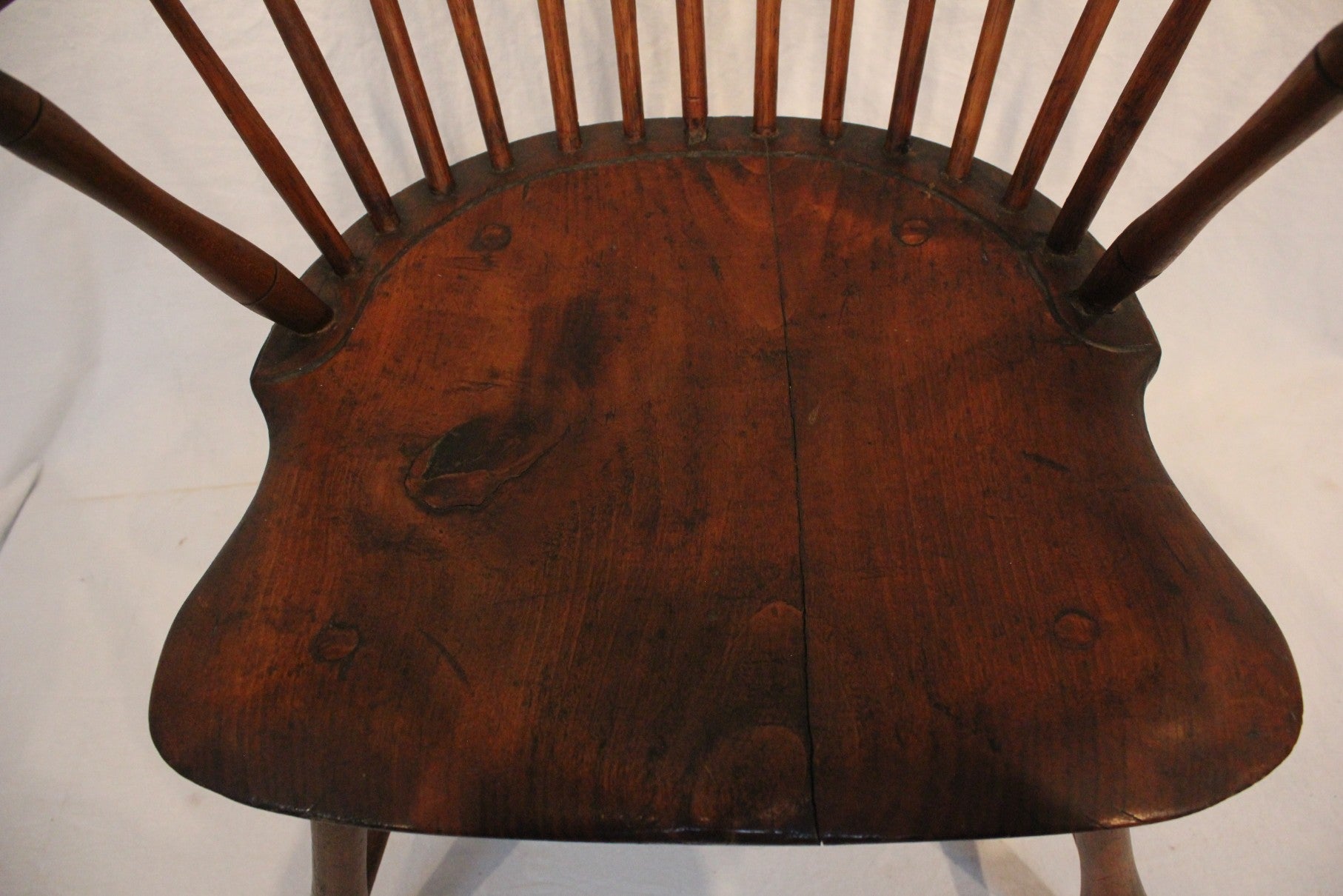 AF2-601: Antique 18th Century American Continuous Arm Windsor Chair