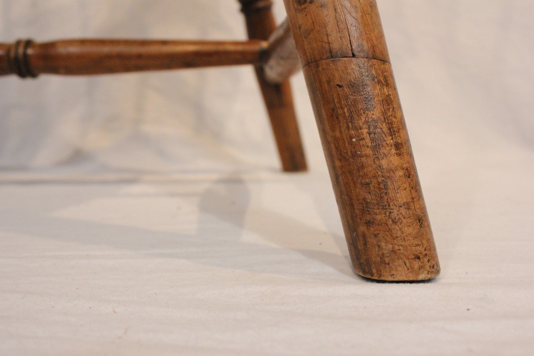 AF2-261: Antique Late 18th Century American Sack Back Windsor Arm Chair