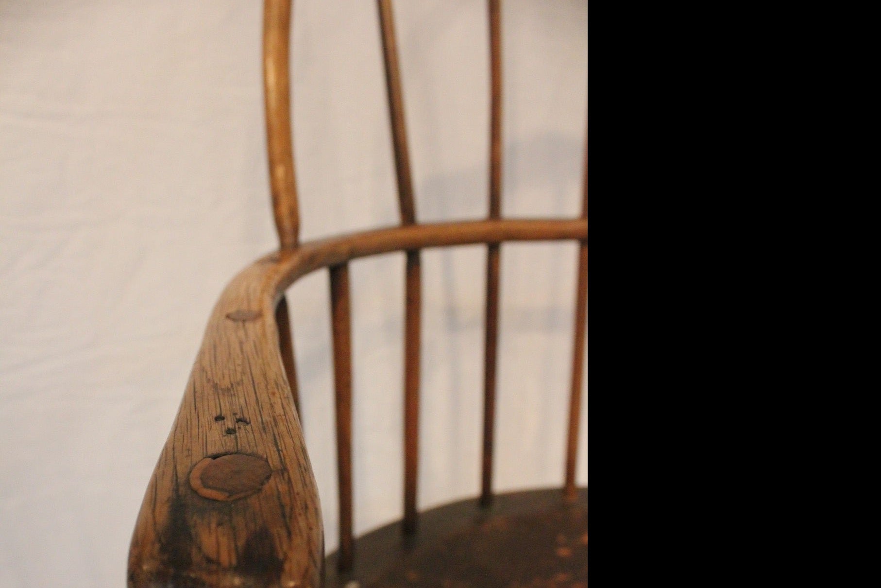 AF2-261: Antique Late 18th Century American Sack Back Windsor Arm Chair