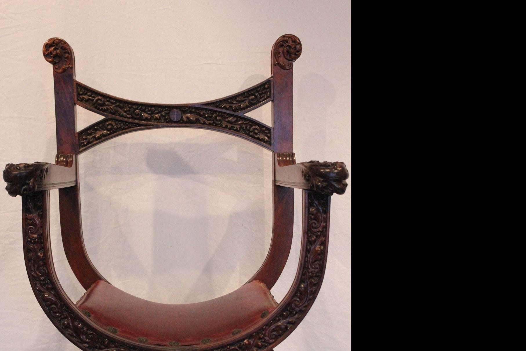 AF2-182: Antique Late 19th Century American Renaissance Revival Mahogany "X" Chair