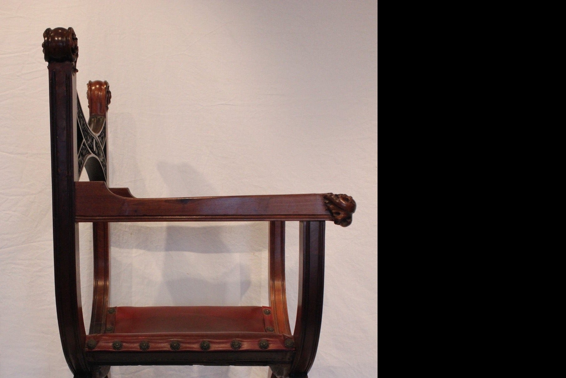 AF2-182: Antique Late 19th Century American Renaissance Revival Mahogany "X" Chair