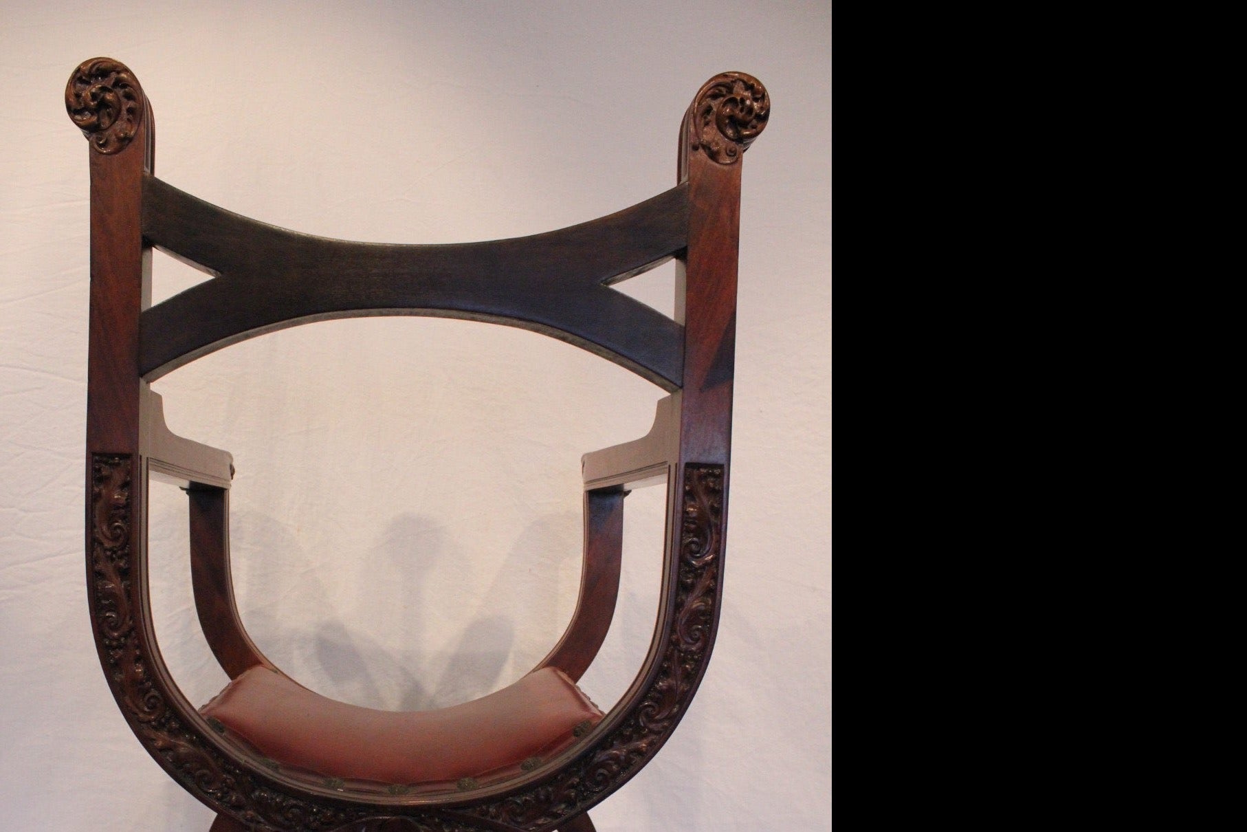 AF2-182: Antique Late 19th Century American Renaissance Revival Mahogany "X" Chair