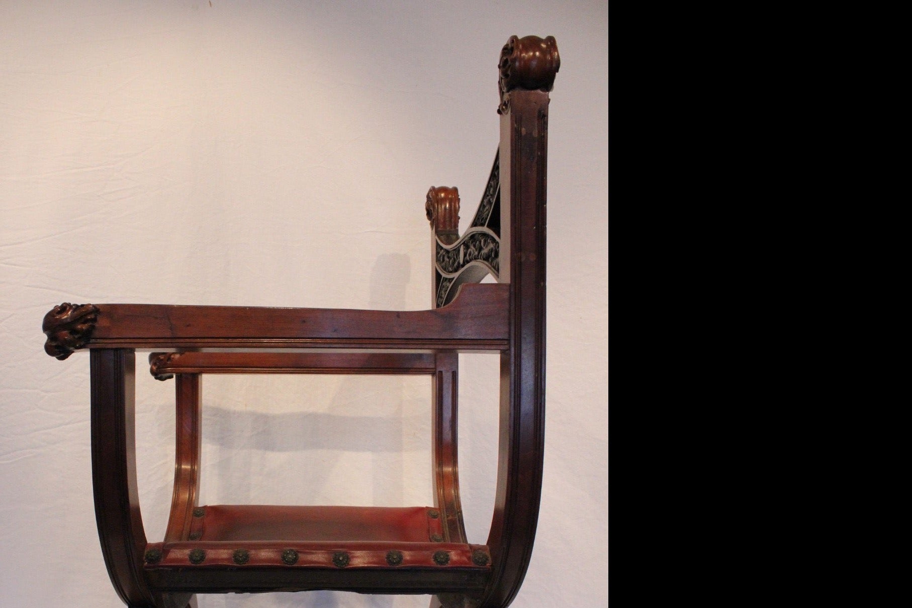 AF2-182: Antique Late 19th Century American Renaissance Revival Mahogany "X" Chair