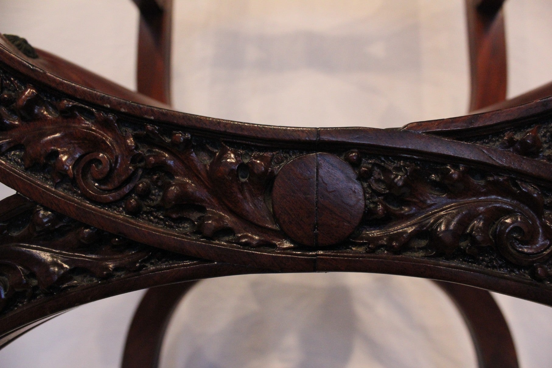 AF2-182: Antique Late 19th Century American Renaissance Revival Mahogany "X" Chair