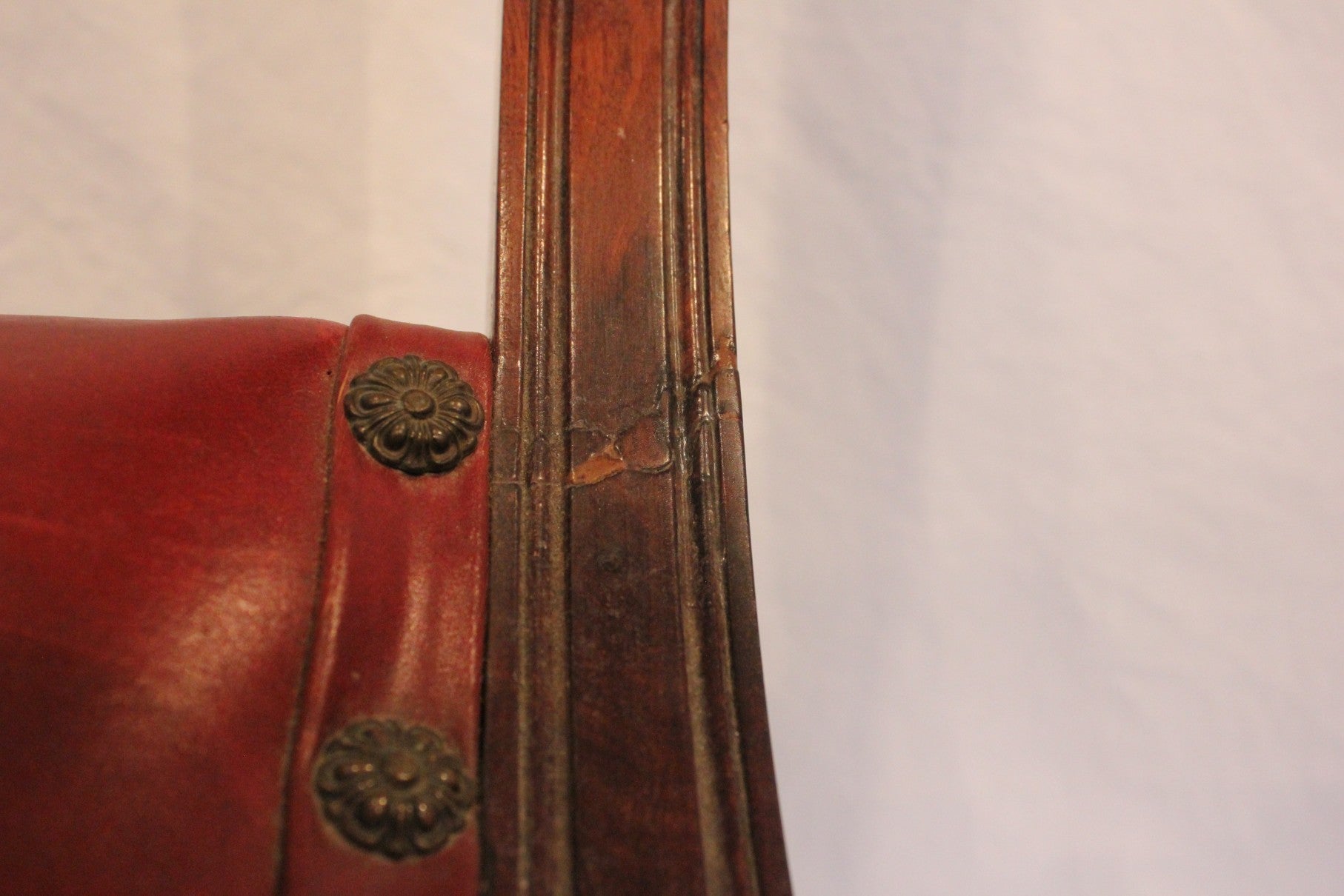 AF2-182: Antique Late 19th Century American Renaissance Revival Mahogany "X" Chair