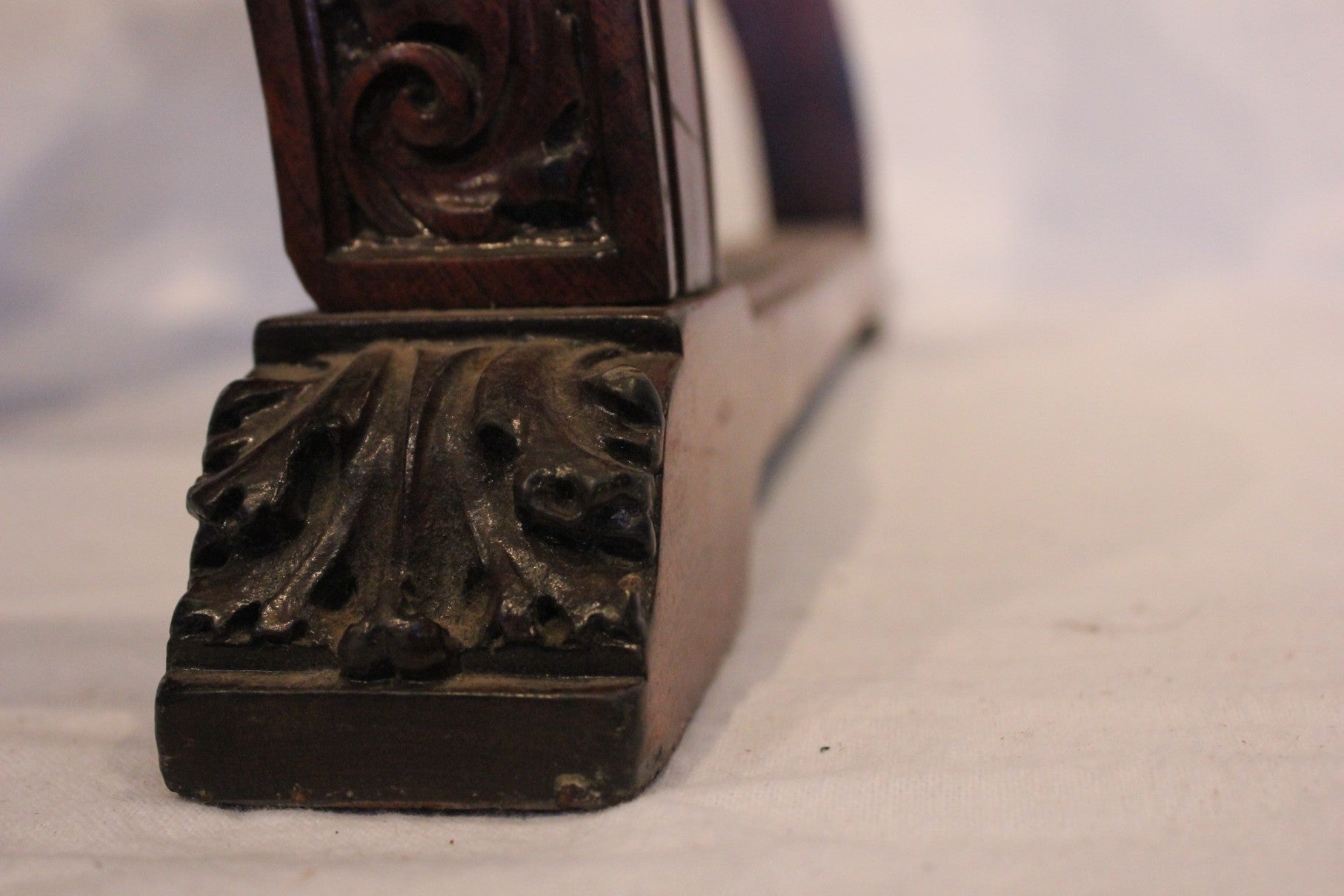 AF2-182: Antique Late 19th Century American Renaissance Revival Mahogany "X" Chair