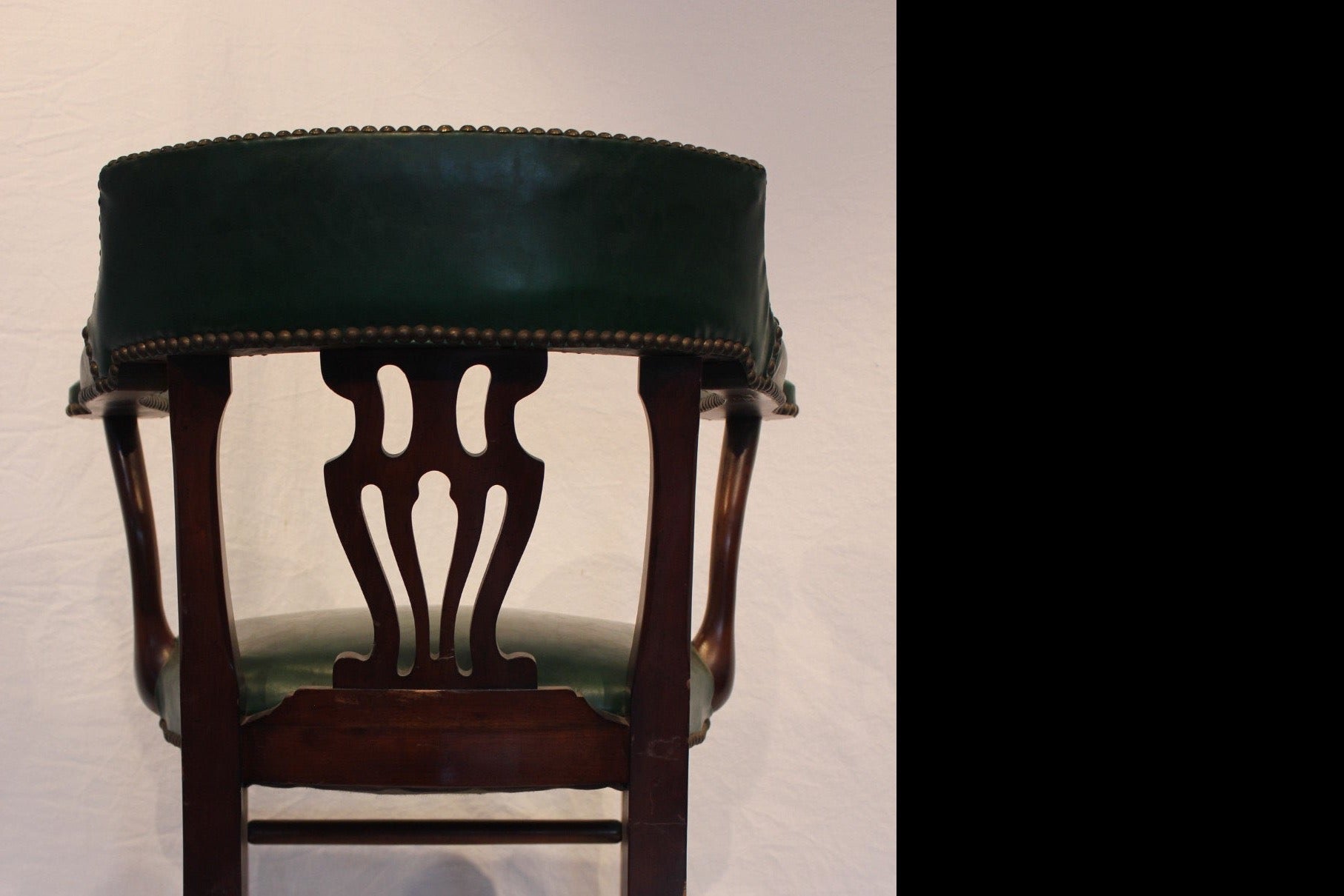AF2-604: Antique Early 20th Century English Georgian Arm Chair