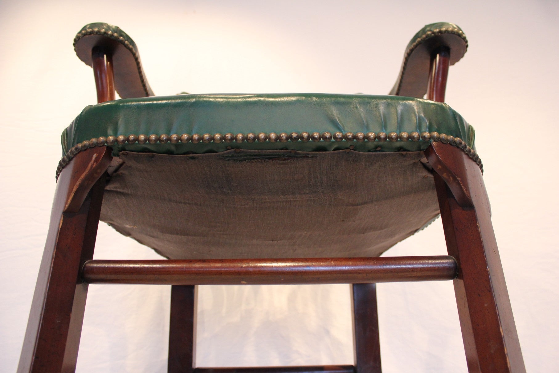 AF2-604: Antique Early 20th Century English Georgian Arm Chair