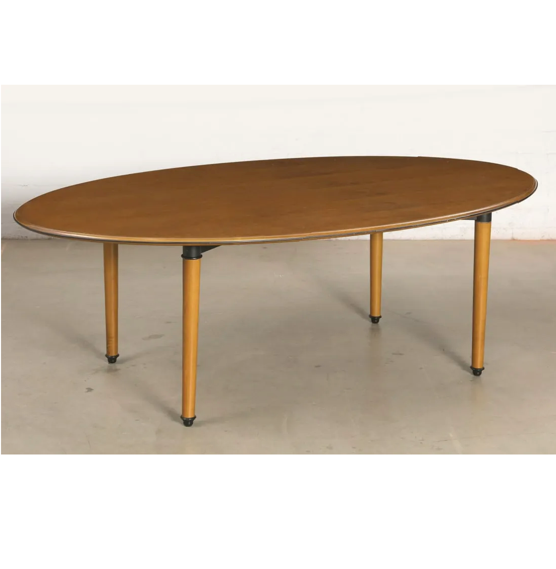 AF1-018: Vintage Mid 20th Century Maple Oval Dining / Conference Table