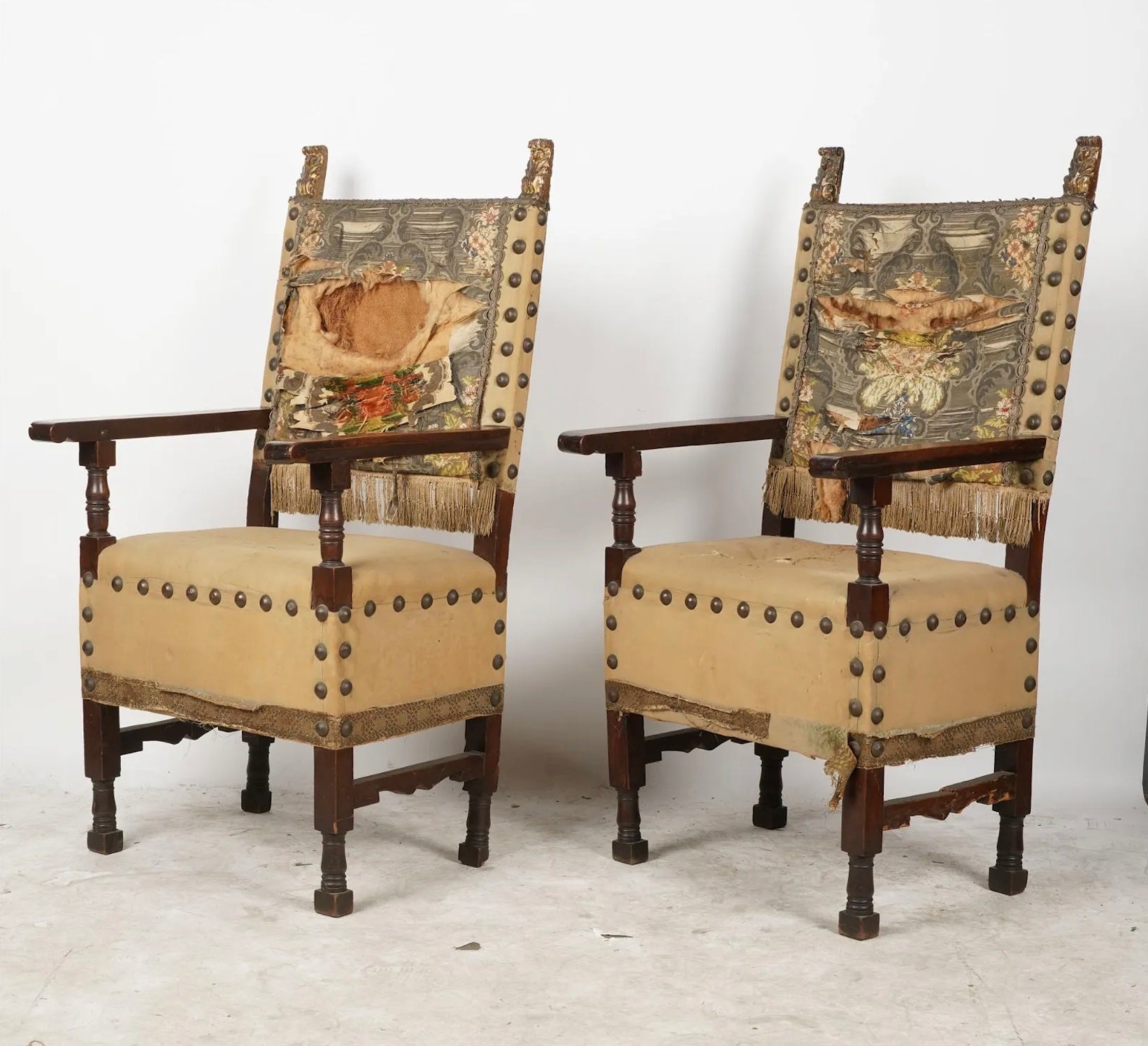 AF2-032: ANTIQUE PAIR OF MID 18TH C WALNUT SPANISH BAROQUE  HALL / THRONE ARMCHAIRS