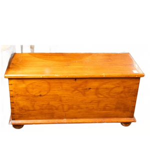 AF4-203: Antique Mid 18th Century American Colonial Pine Blanket Chest