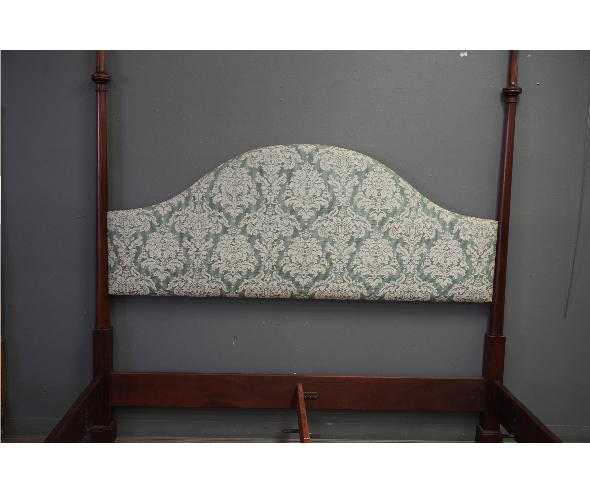 AF6-018: Late 20th Century English Style 4 Poster Mahogany King Size Standard Bed With Upholstered Headboard