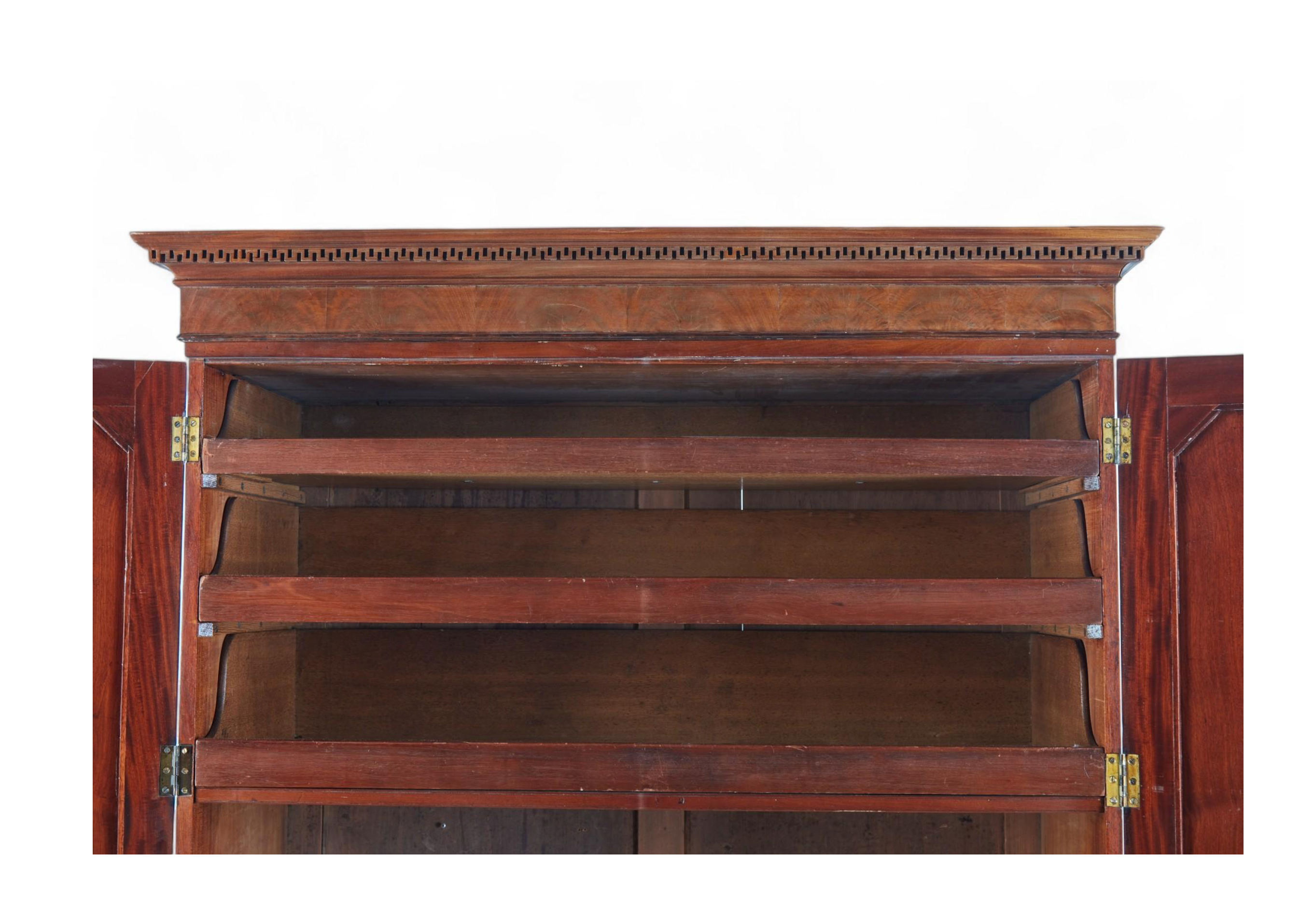 AF4-375: Antique George III Mahogany Linen Press Late 18th Century