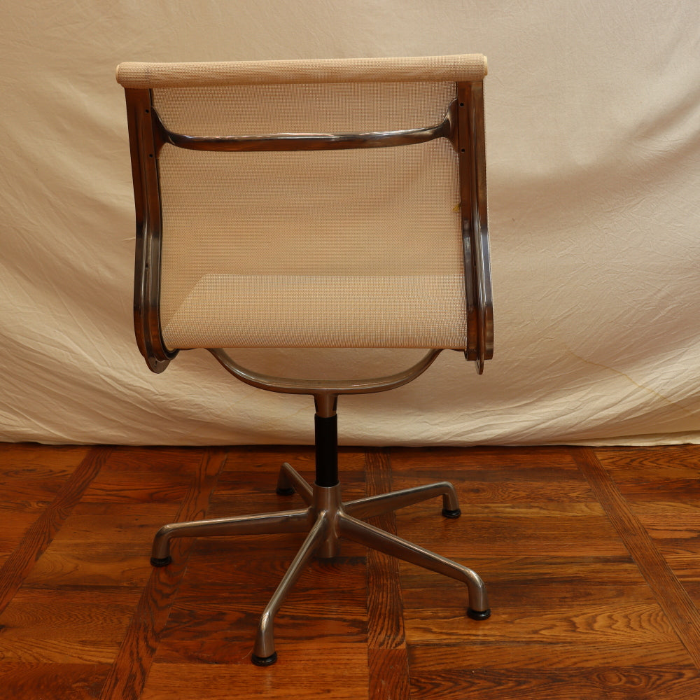 AF2-402: Vintage Herman Miller Eames Aluminum Group Management Chair W/ White Breathable Mesh Fabric