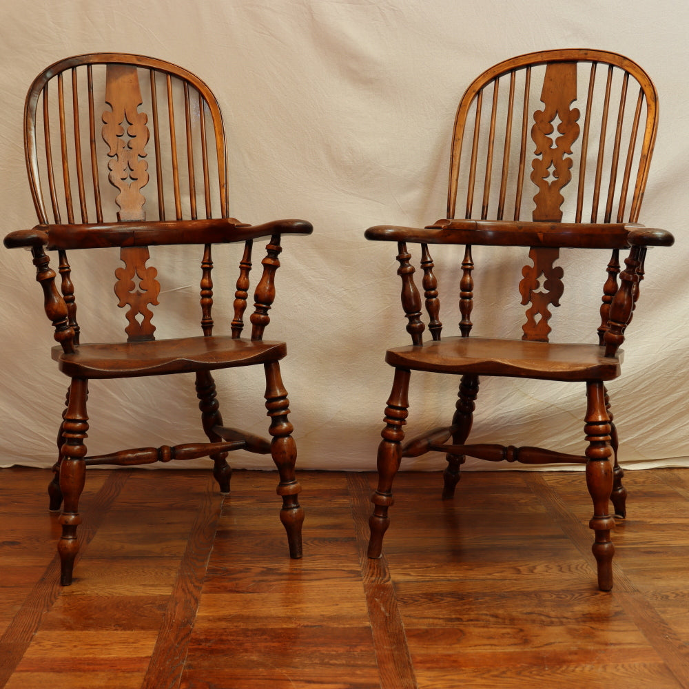 AF2-333: Antique Pair of Early - Mid 19th Century Yew Wood & Elm American Sack Back Windsor Armchairs