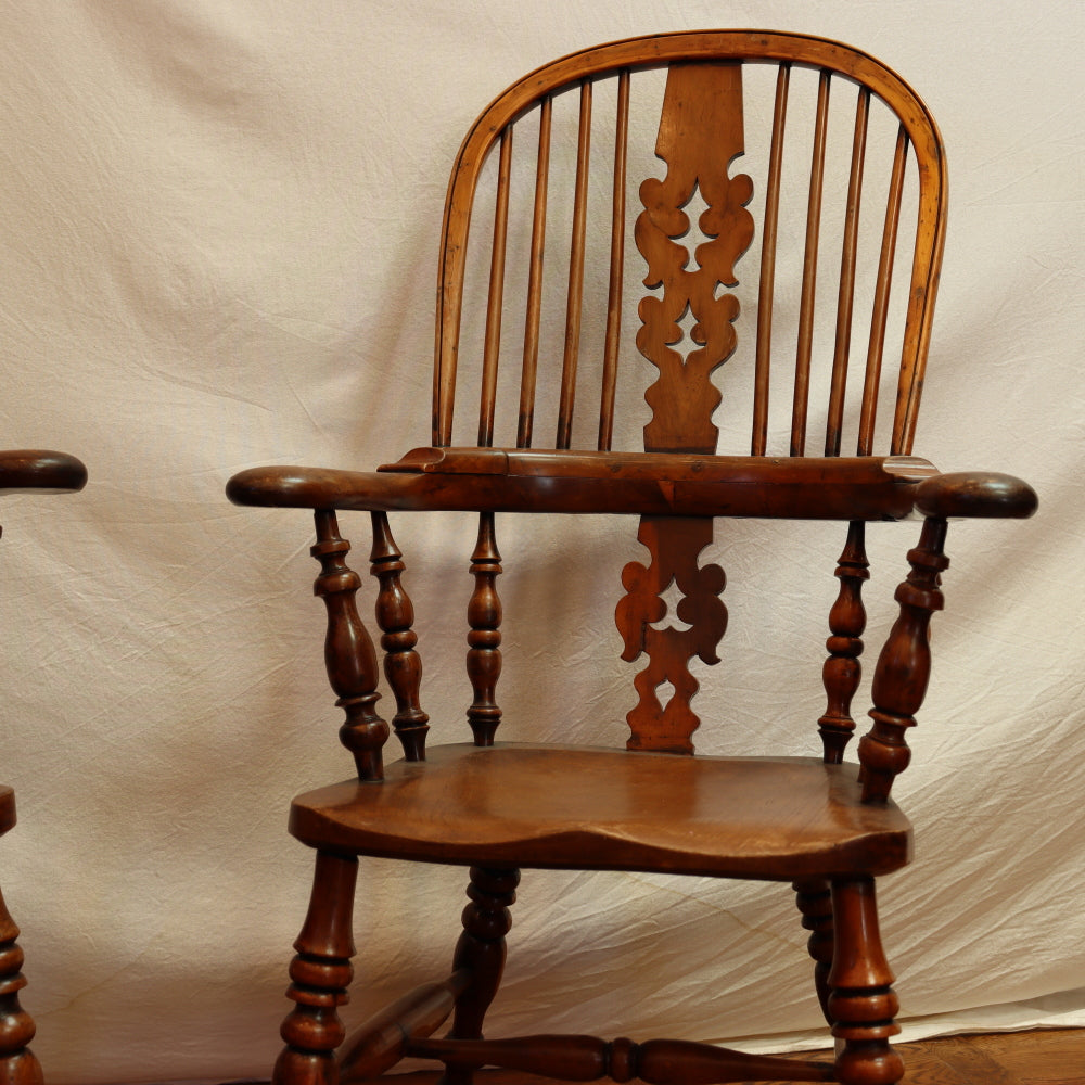AF2-333: Antique Pair of Early - Mid 19th Century Yew Wood & Elm American Sack Back Windsor Armchairs