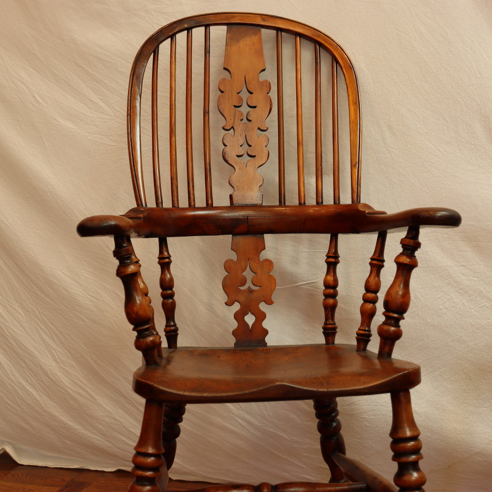 AF2-333: Antique Pair of Early - Mid 19th Century Yew Wood & Elm American Sack Back Windsor Armchairs